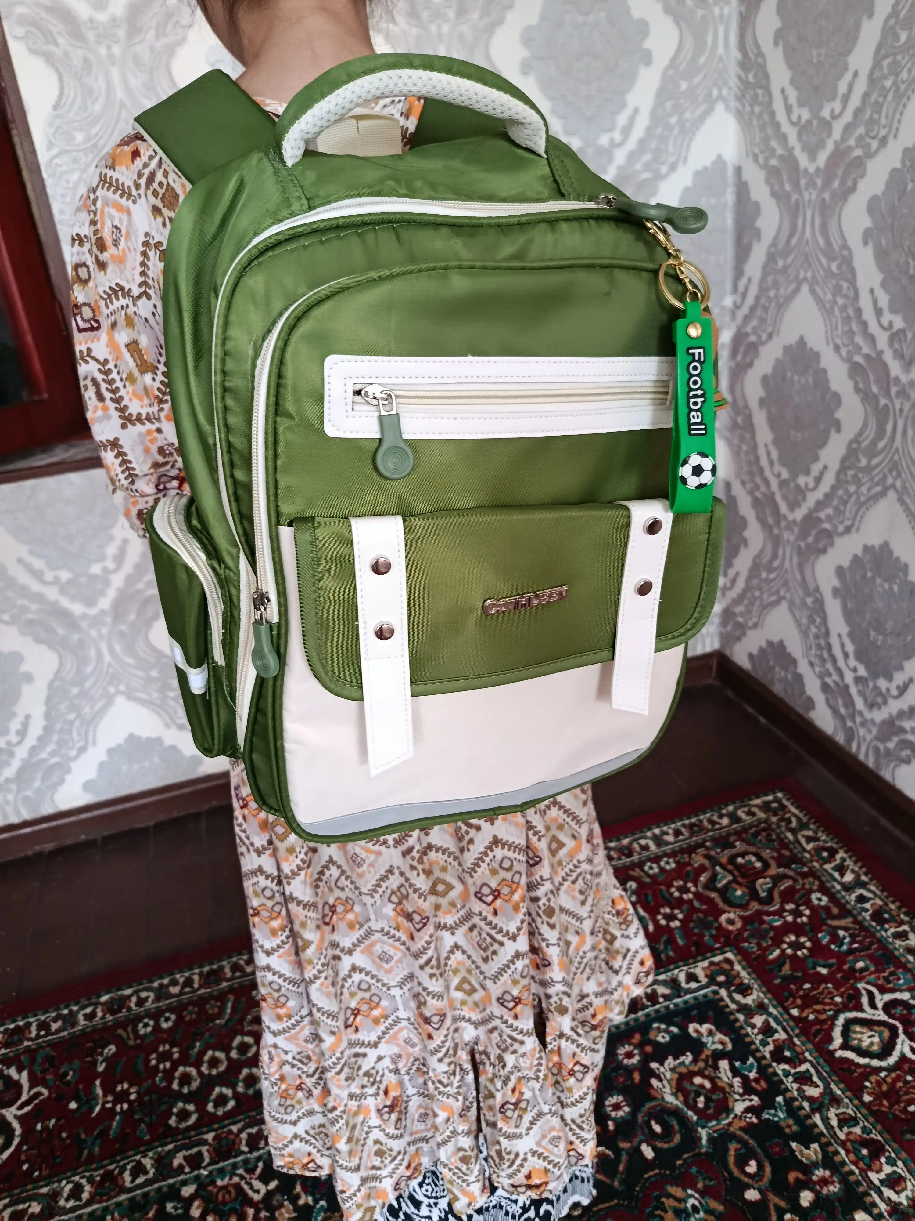 Maktab sumkasi, ryukzak 2–6-sinf bolalari uchun, sovg‘a sifatida kalitcha bilan