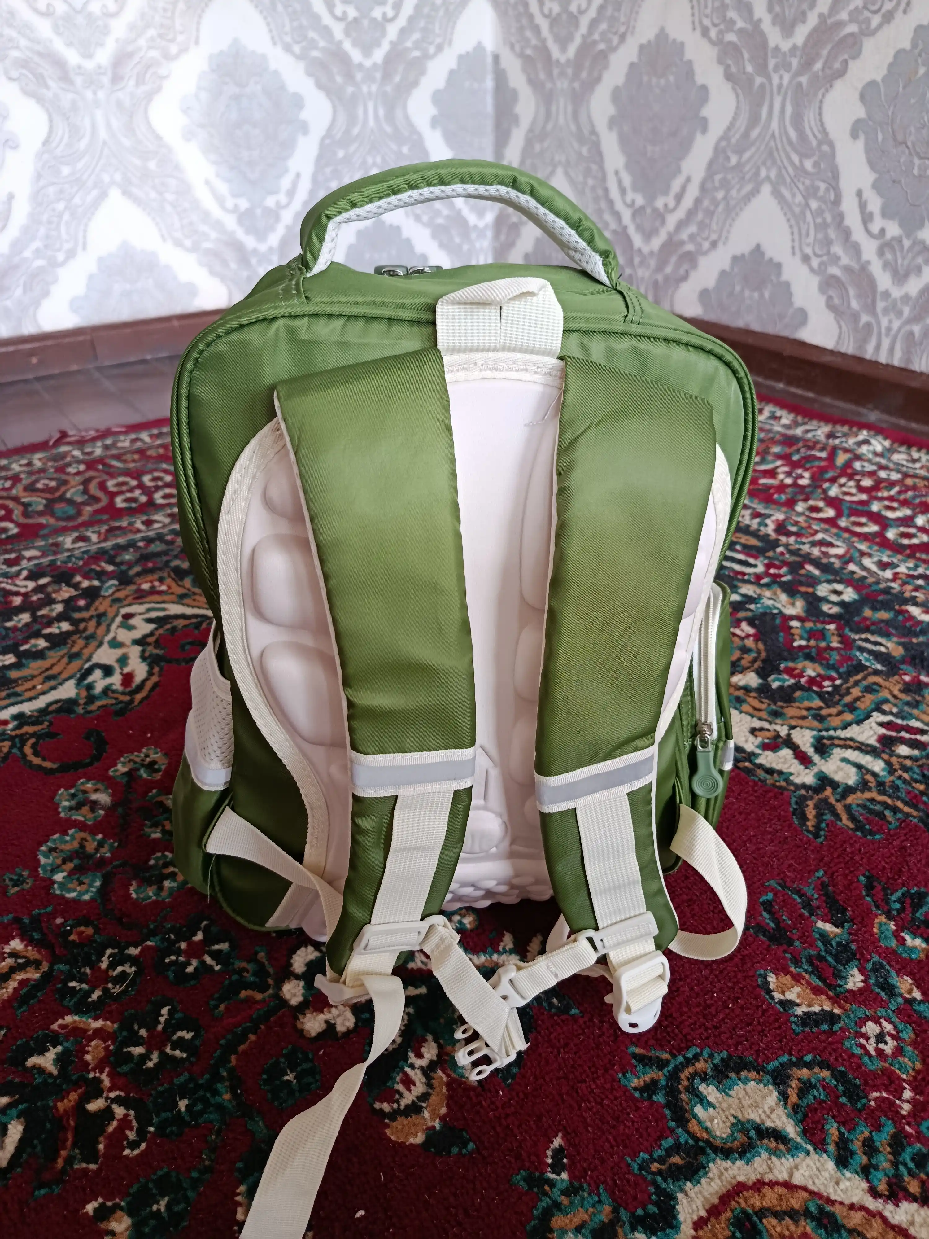 Maktab sumkasi, ryukzak 2–6-sinf bolalari uchun, sovg‘a sifatida kalitcha bilan