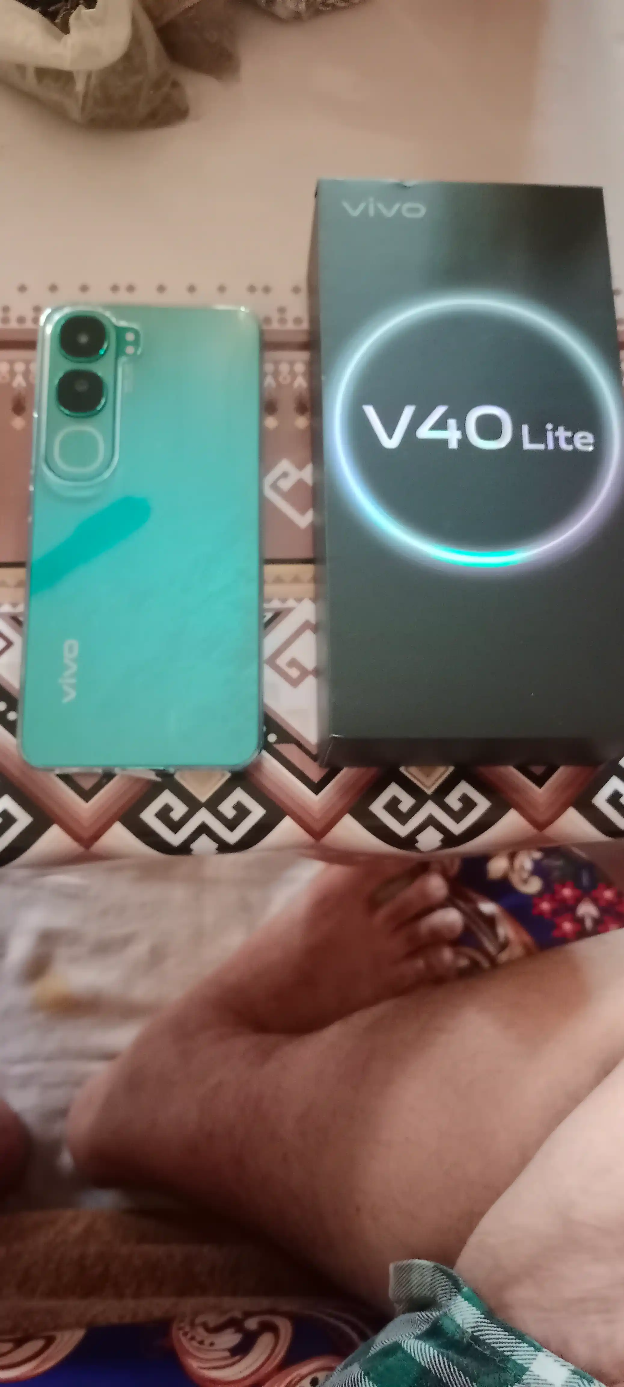 Mobil telefon Vivo V40 Lite, 120Hz AMOLED, 50MP kamera, 5000mAh batareya