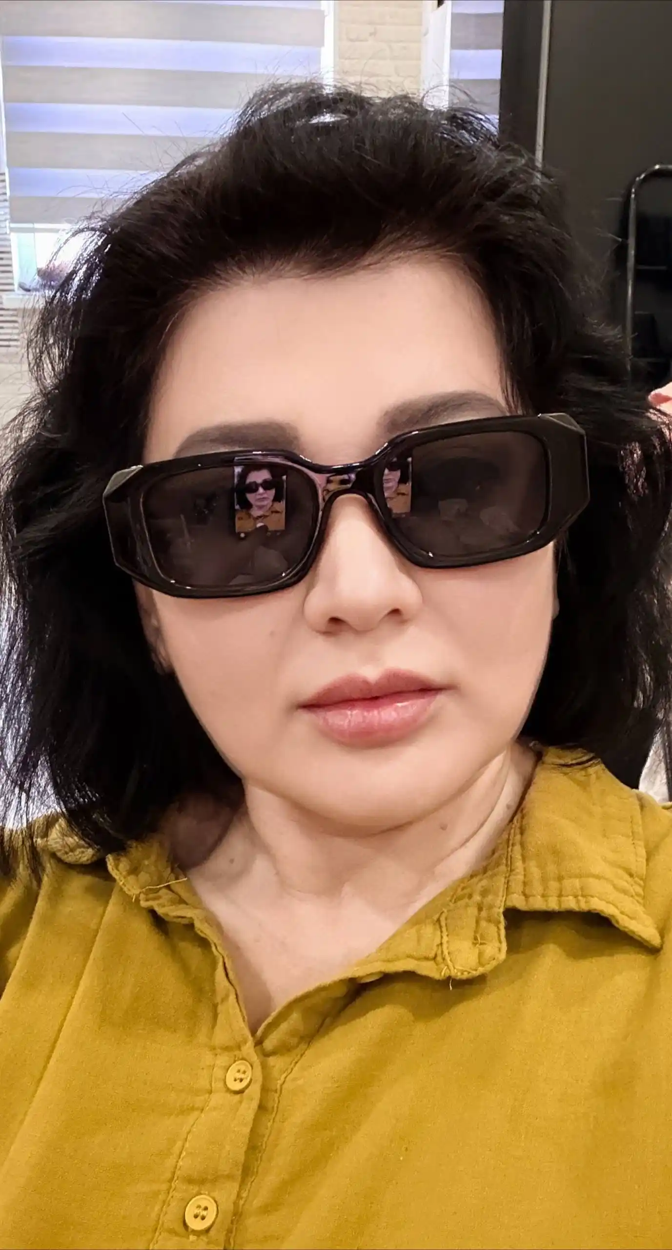 PRADA Milano yozuvli ayollar quyosh ko‘zoynagi, qalin to‘rtburchak ramkali