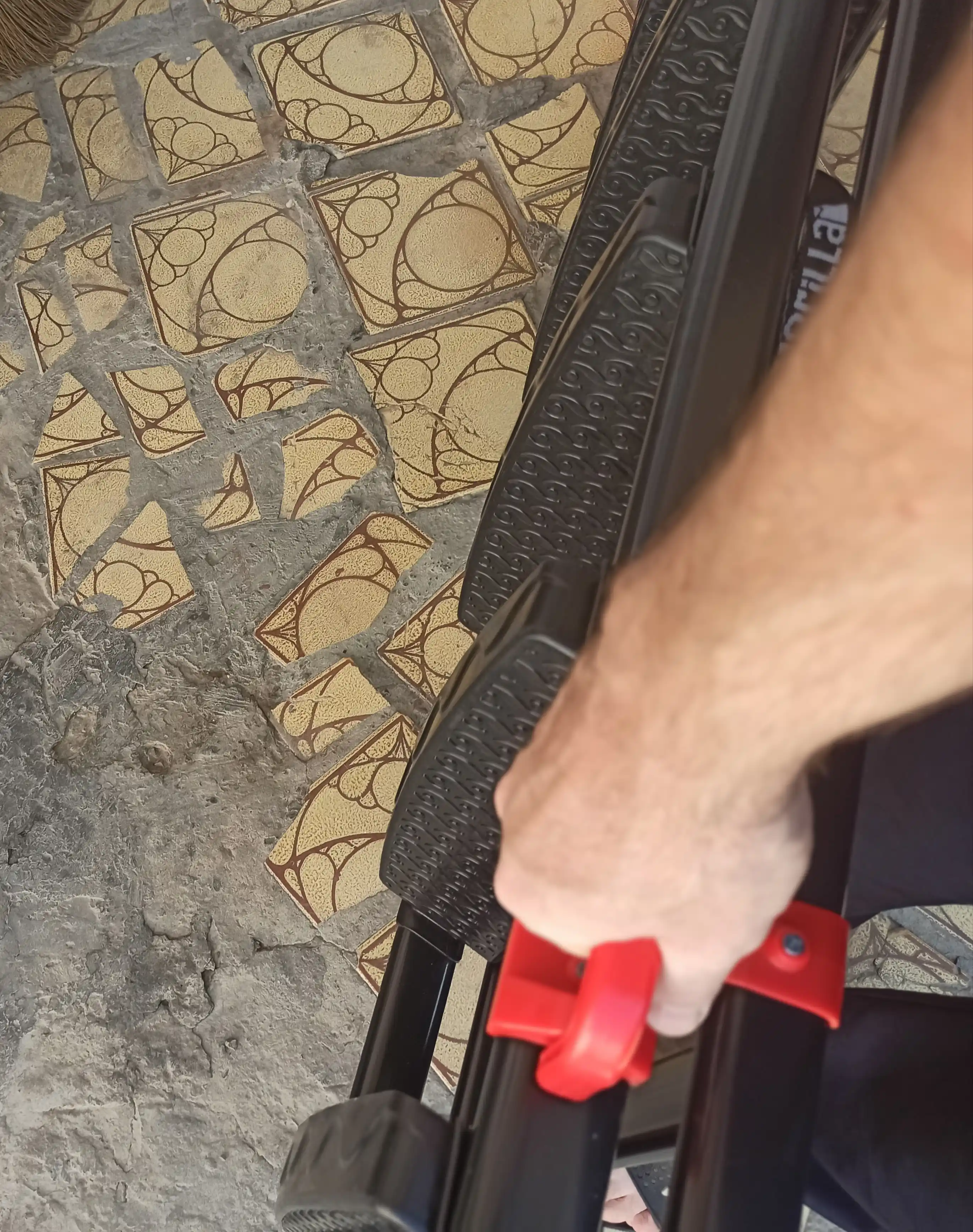 Perilla Comfort yigʻma narvon, qurilish narvoni, 250 kg gacha, lotok va tutqich bilan