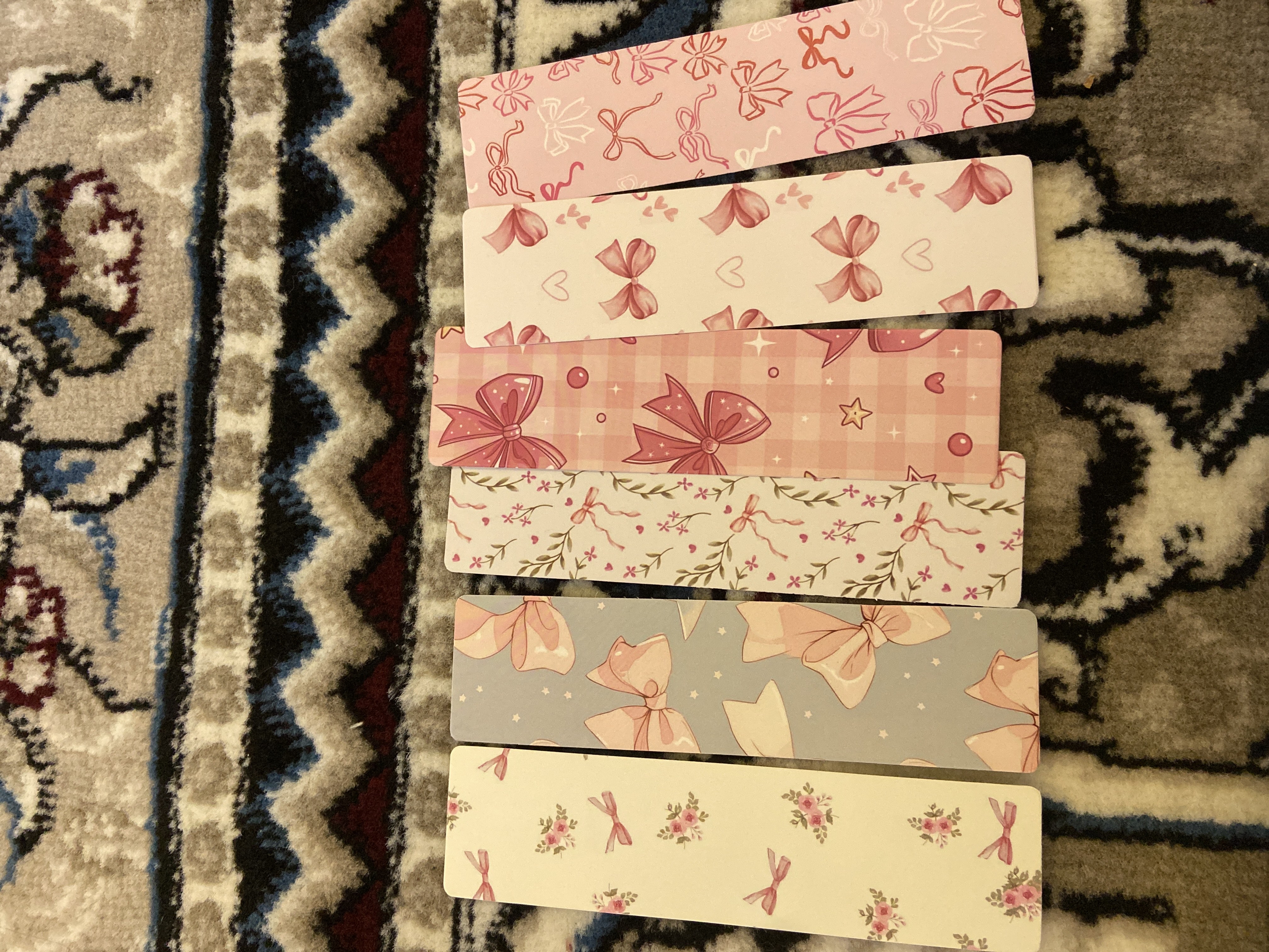 Картонные закладки для книг bookmark набор из 6 штук, разные дизайны, случайный выбор