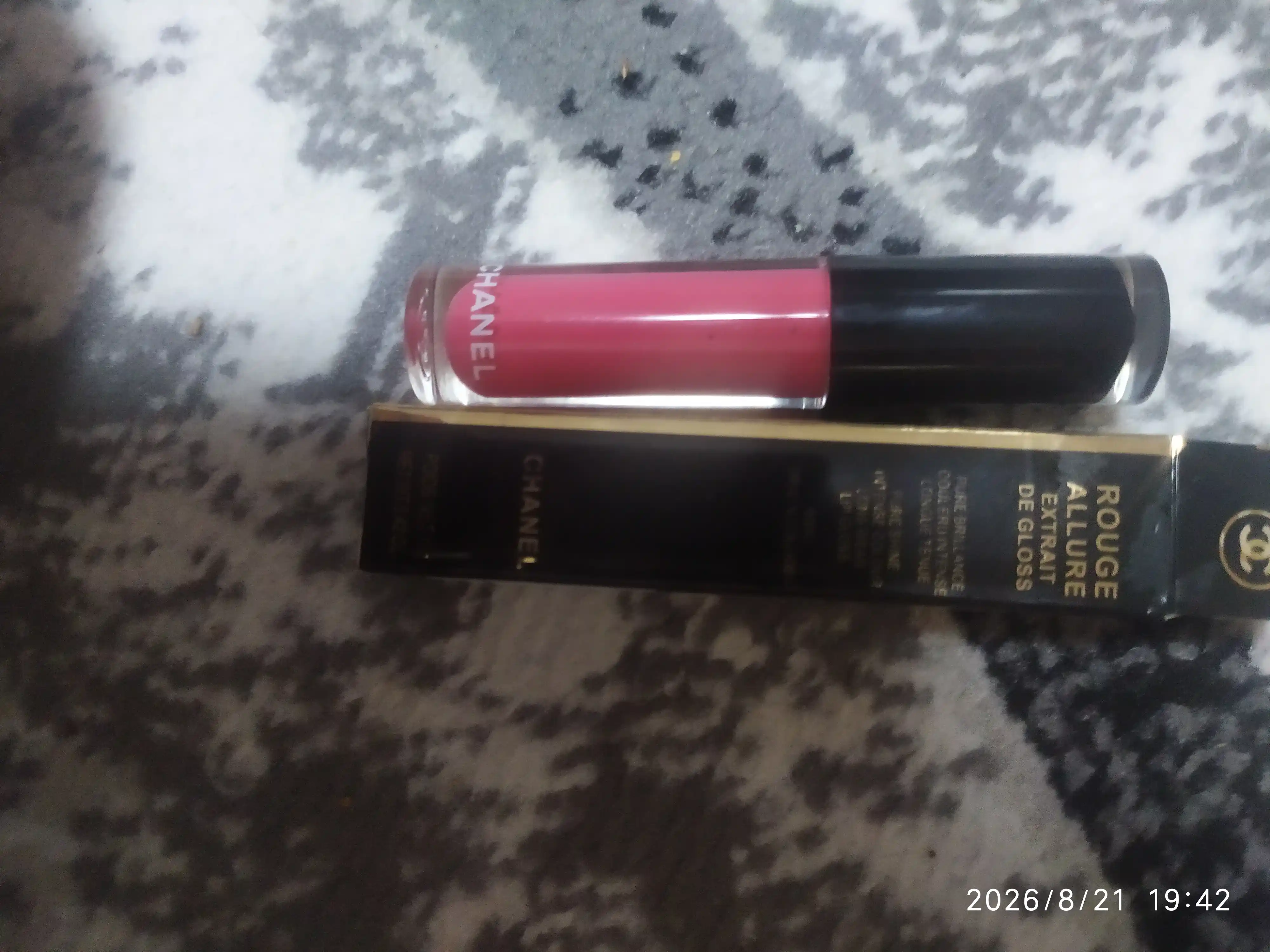 Ультра глянцевый блеск для губ Rouge Allure Velvet, жидкая помада, 8 г 