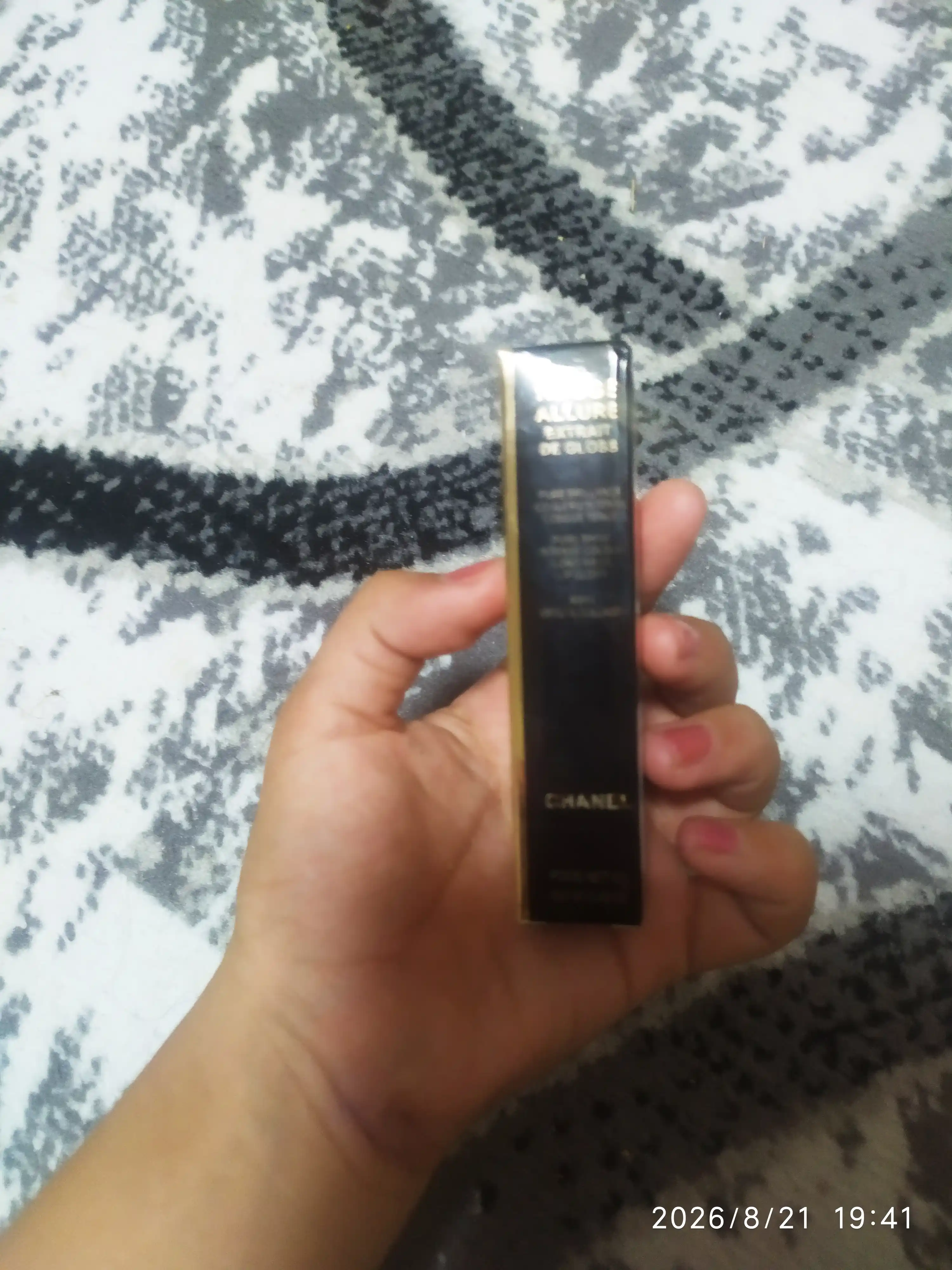 Ультра глянцевый блеск для губ Rouge Allure Velvet, жидкая помада, 8 г 