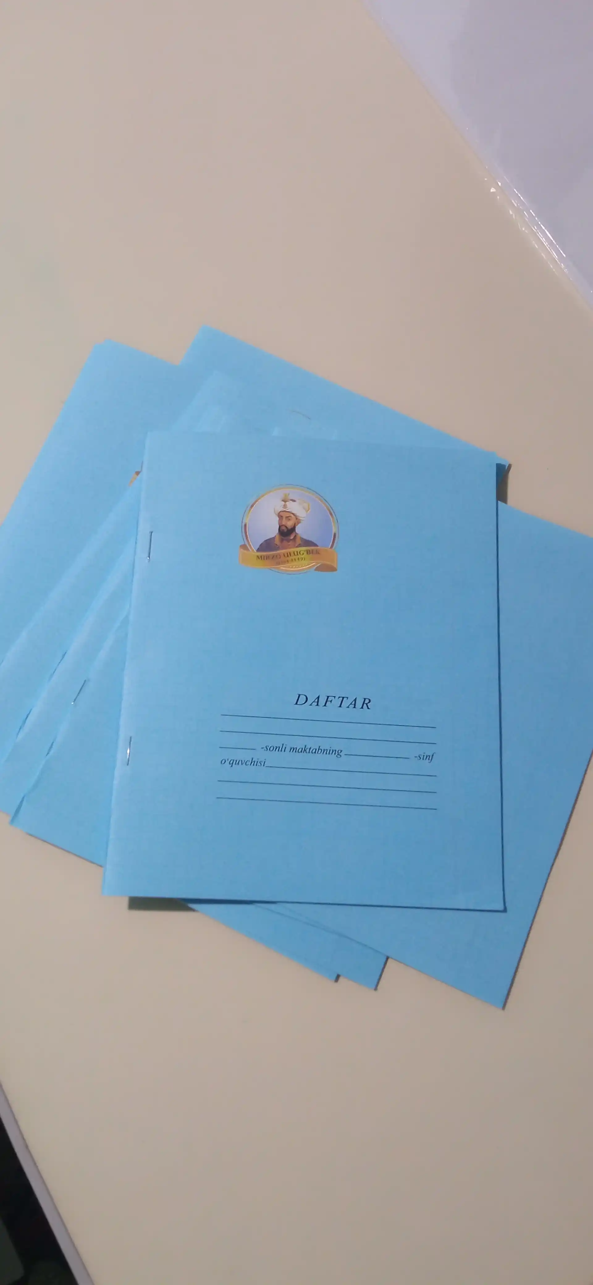 Maktab daftarlari 12 varaq, chizg‘ich va kataklarga joylangan 5 va 10ta sifatli qog‘oz