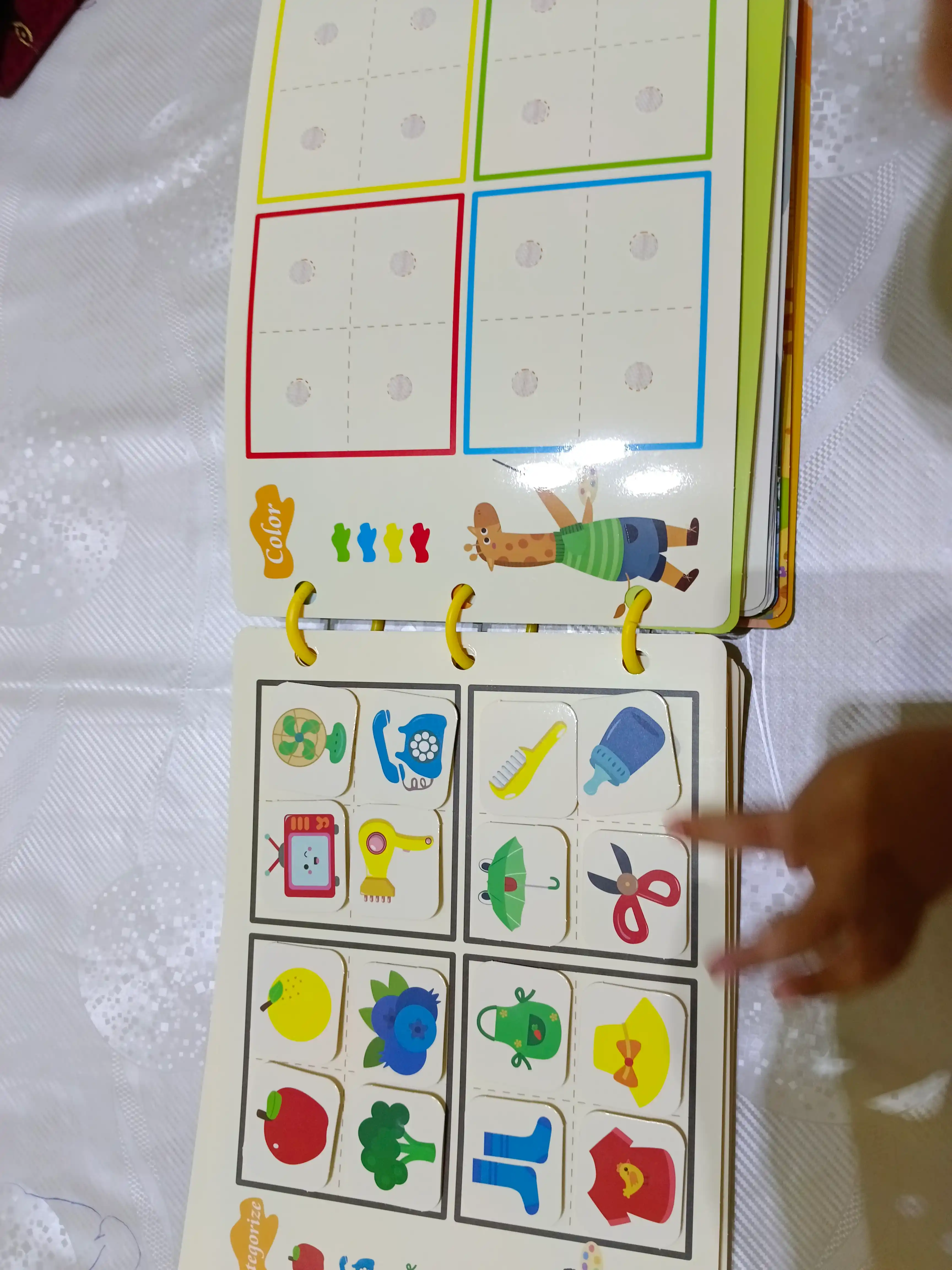 Usborne Busy Book, fetrdan tayyorlangan bizibord-kitob - kichkintoylar uchun taktil rivojlantiruvchi kitob