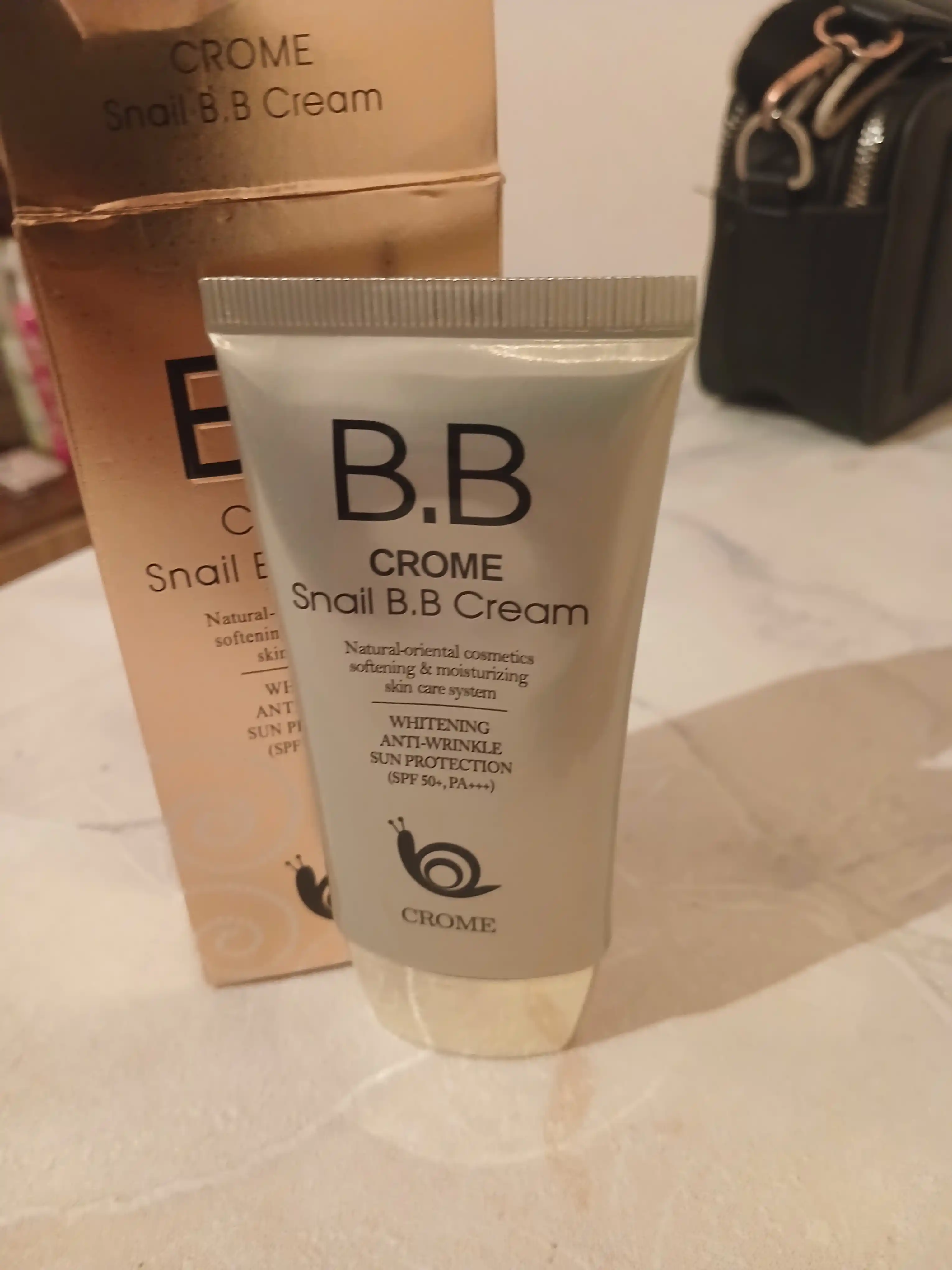 Ko'p funksiyali oqartiruvchi tonal krem BB krem Crome Snail SPF 50+, 50 ml