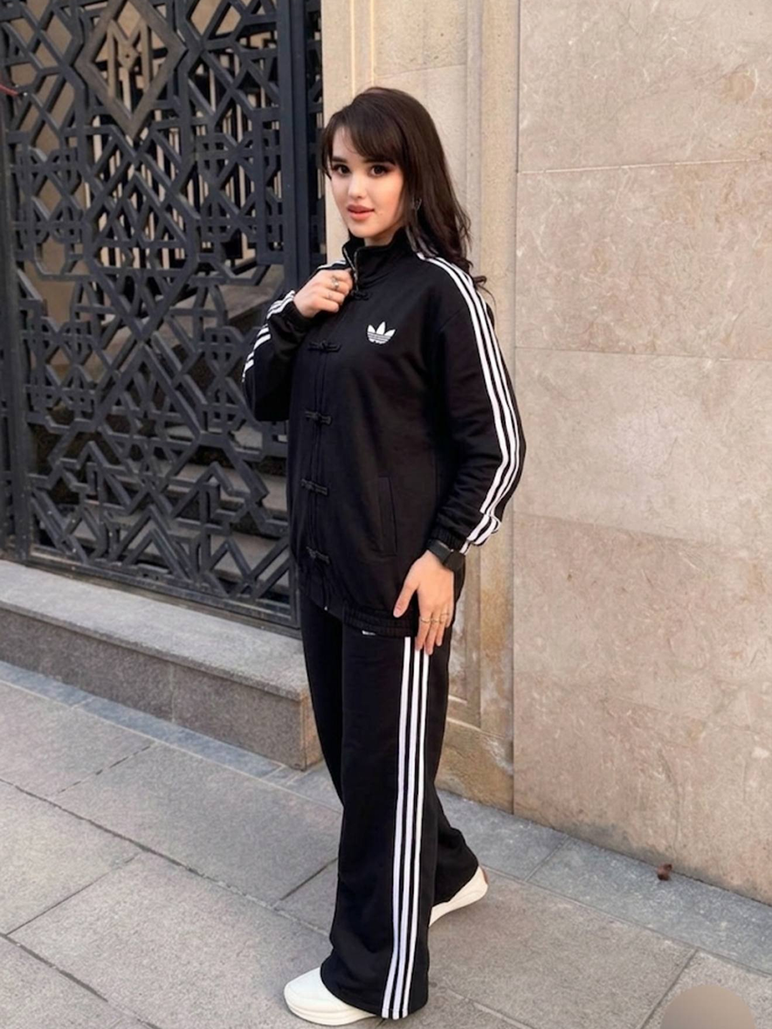 Ayollar uchun sport kostyumi, ikki qismli, Pekin fabrika mahsuloti