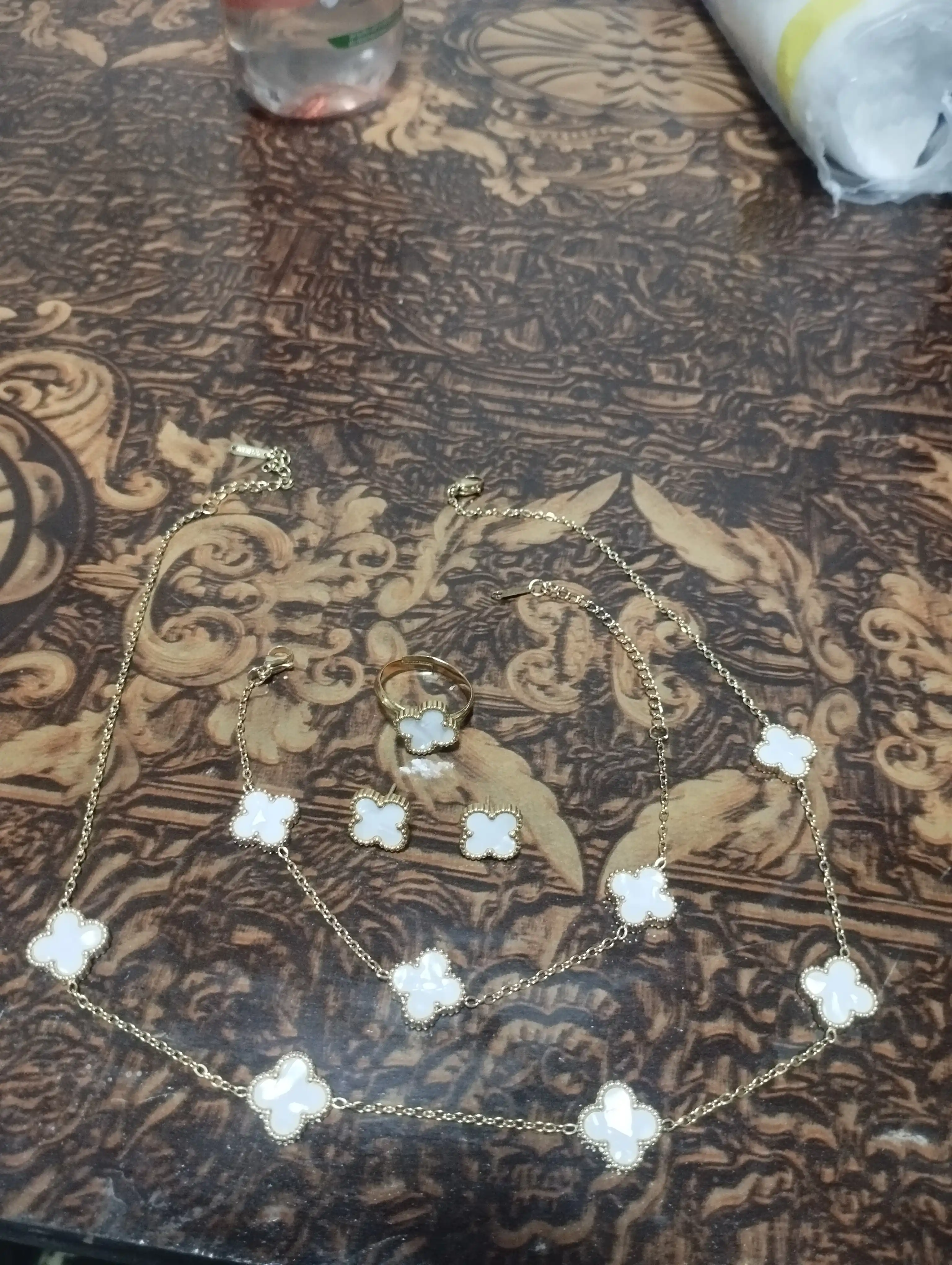 VAN CLEEF Taqinchoqlar to‘plami, uzuk, ziraklar, zanjir va bilaguzuk