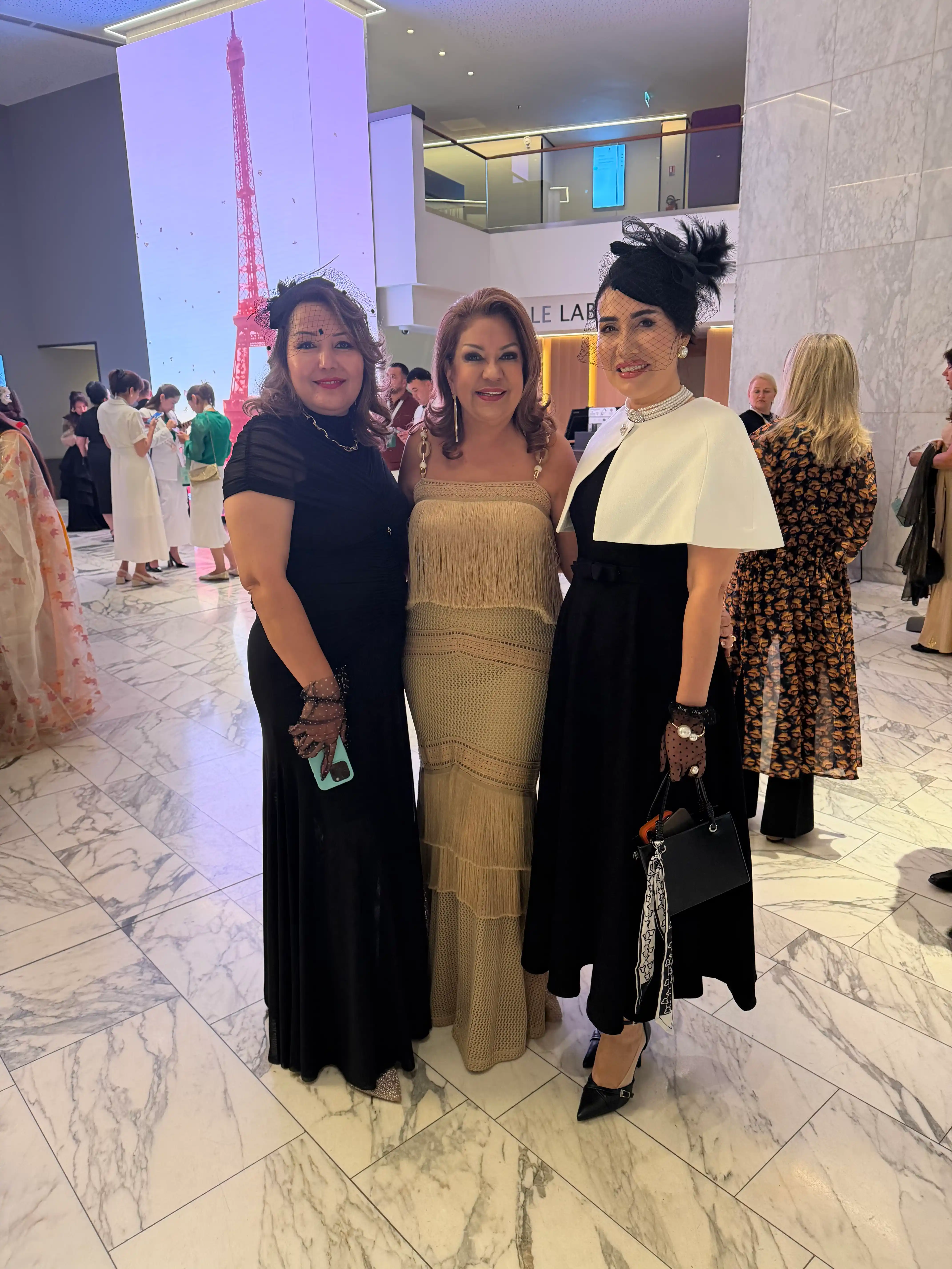 Ayollar uchun nafis fascinator shlyapacha