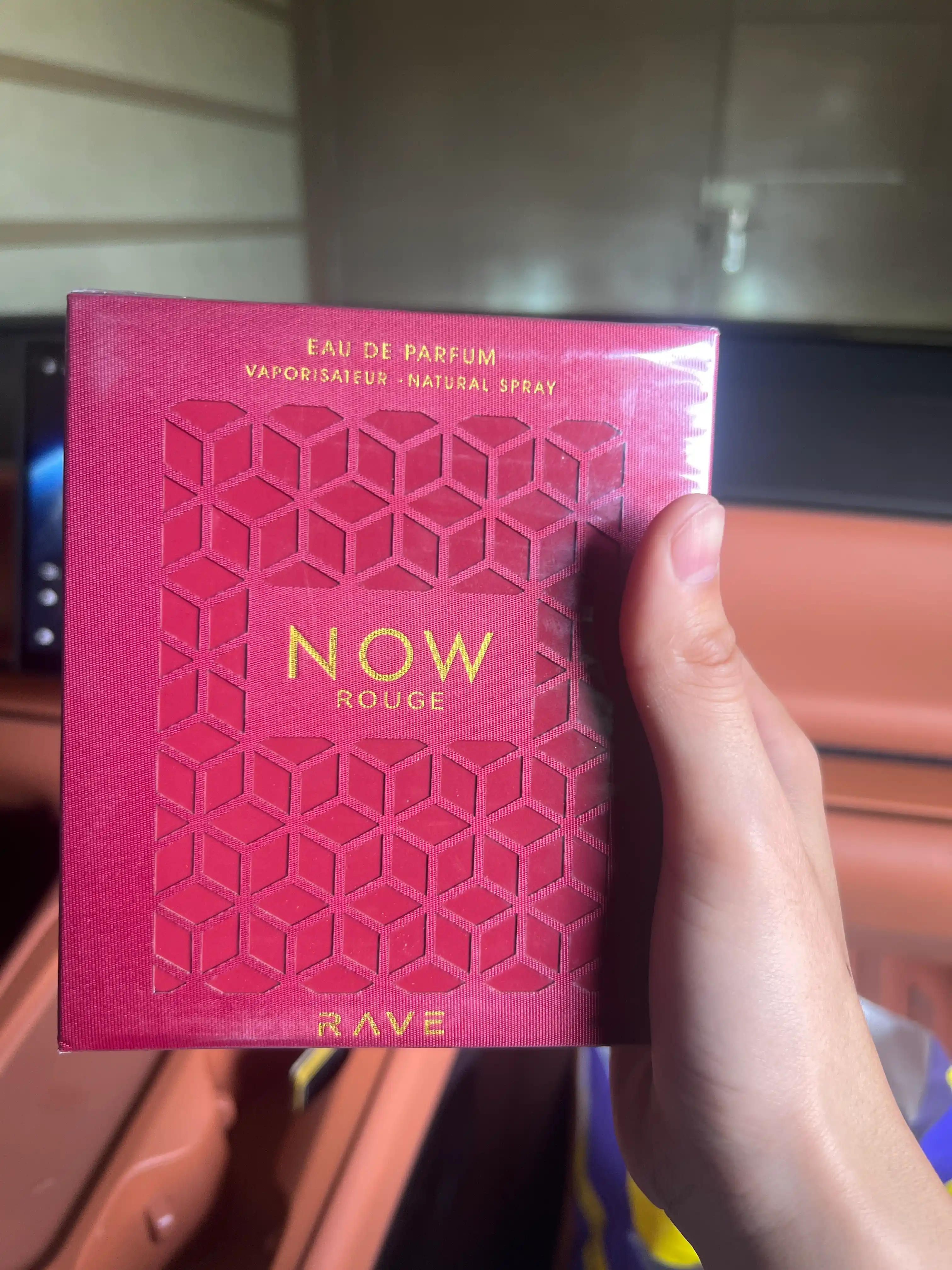 Lattafa’dan "Rave Now" - ayollar va qizlar uchun ajoyib atir, 100 ml: yuqori sifatli