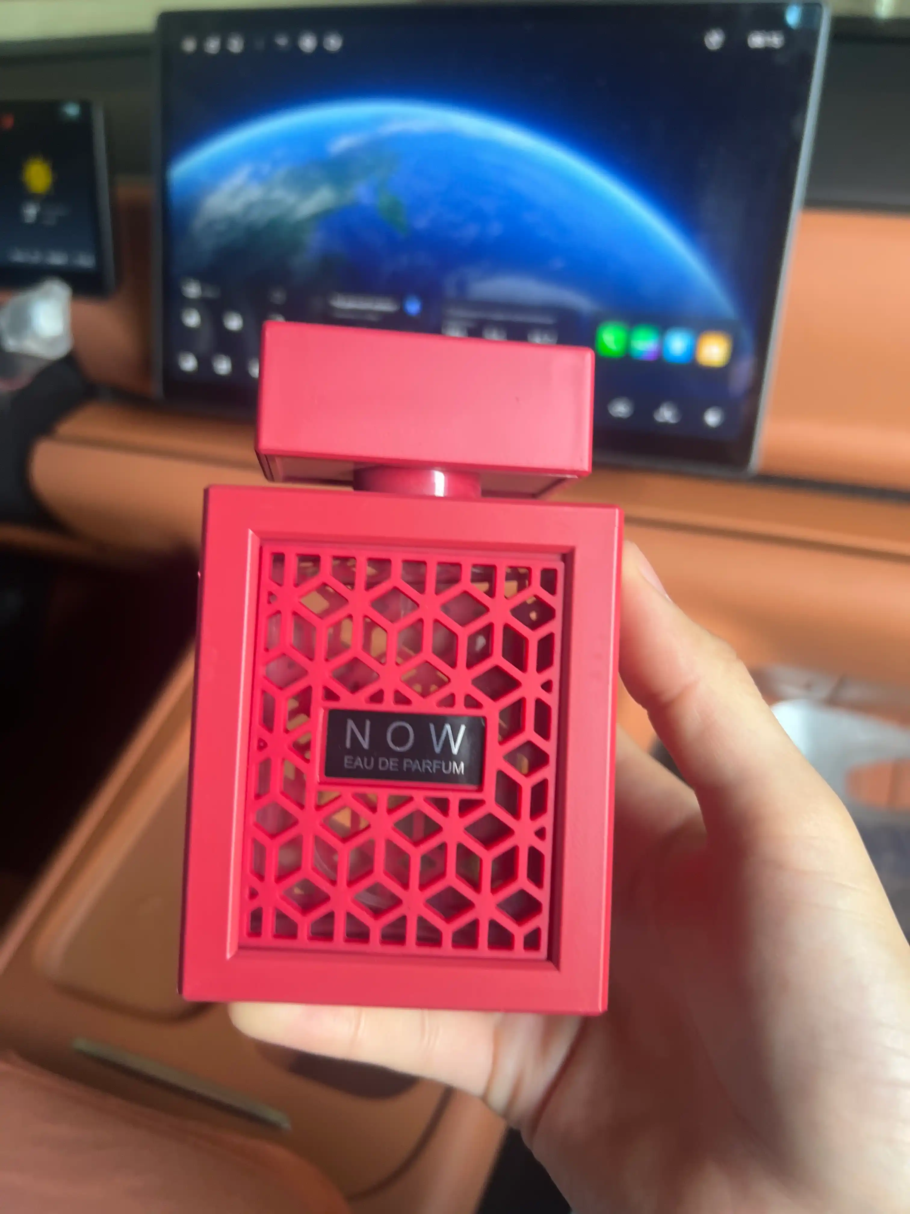 Lattafa’dan "Rave Now" - ayollar va qizlar uchun ajoyib atir, 100 ml: yuqori sifatli