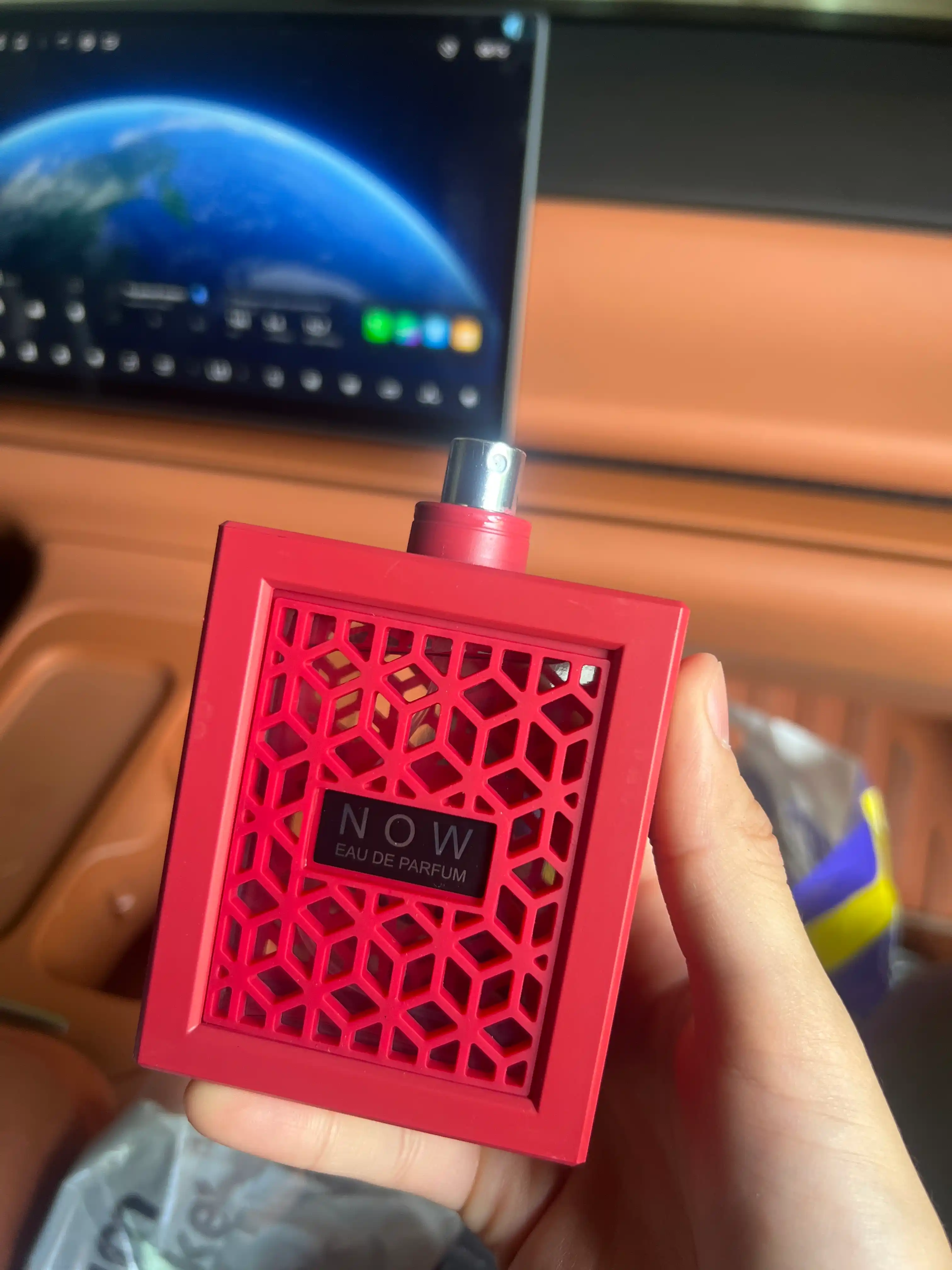 Lattafa’dan "Rave Now" - ayollar va qizlar uchun ajoyib atir, 100 ml: yuqori sifatli