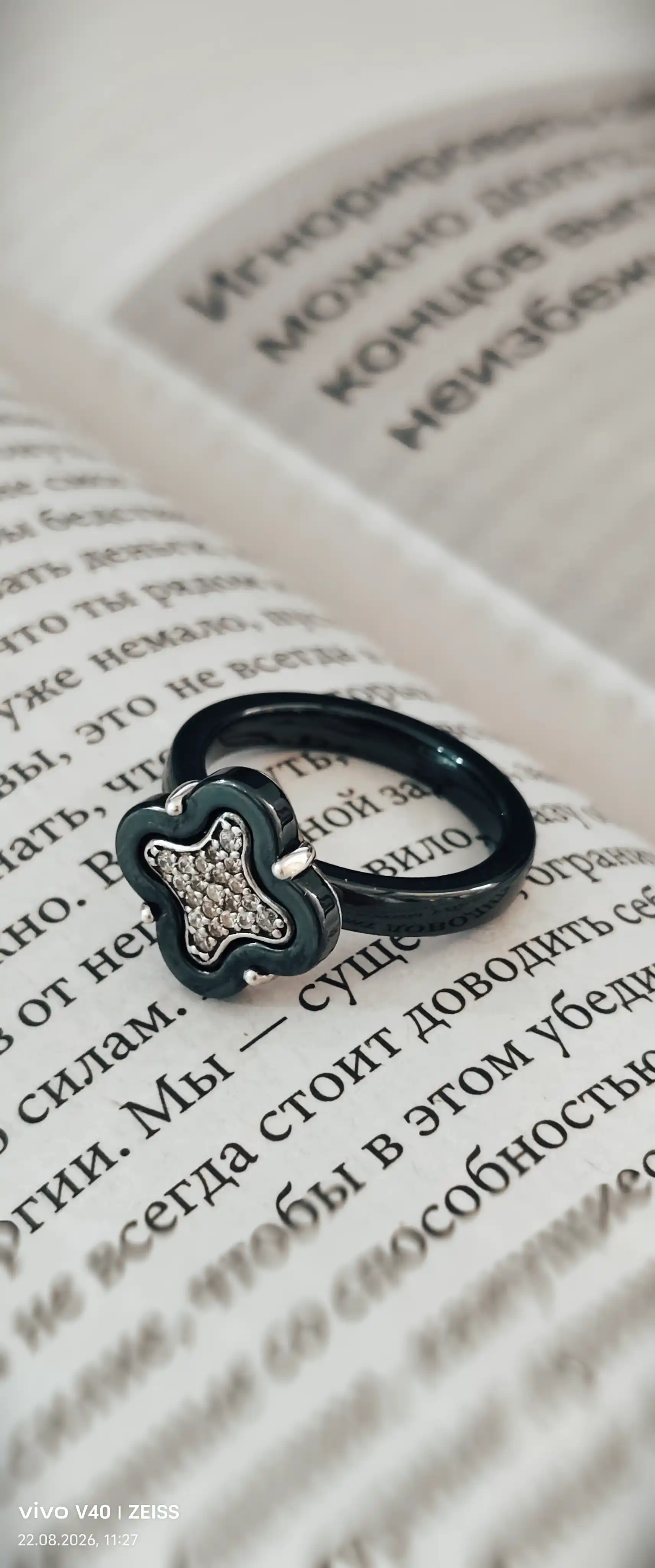 Кольцо из серебра 925 пробы с родием, вставки: фианит, керамика (OS00245R-0W-Z10)