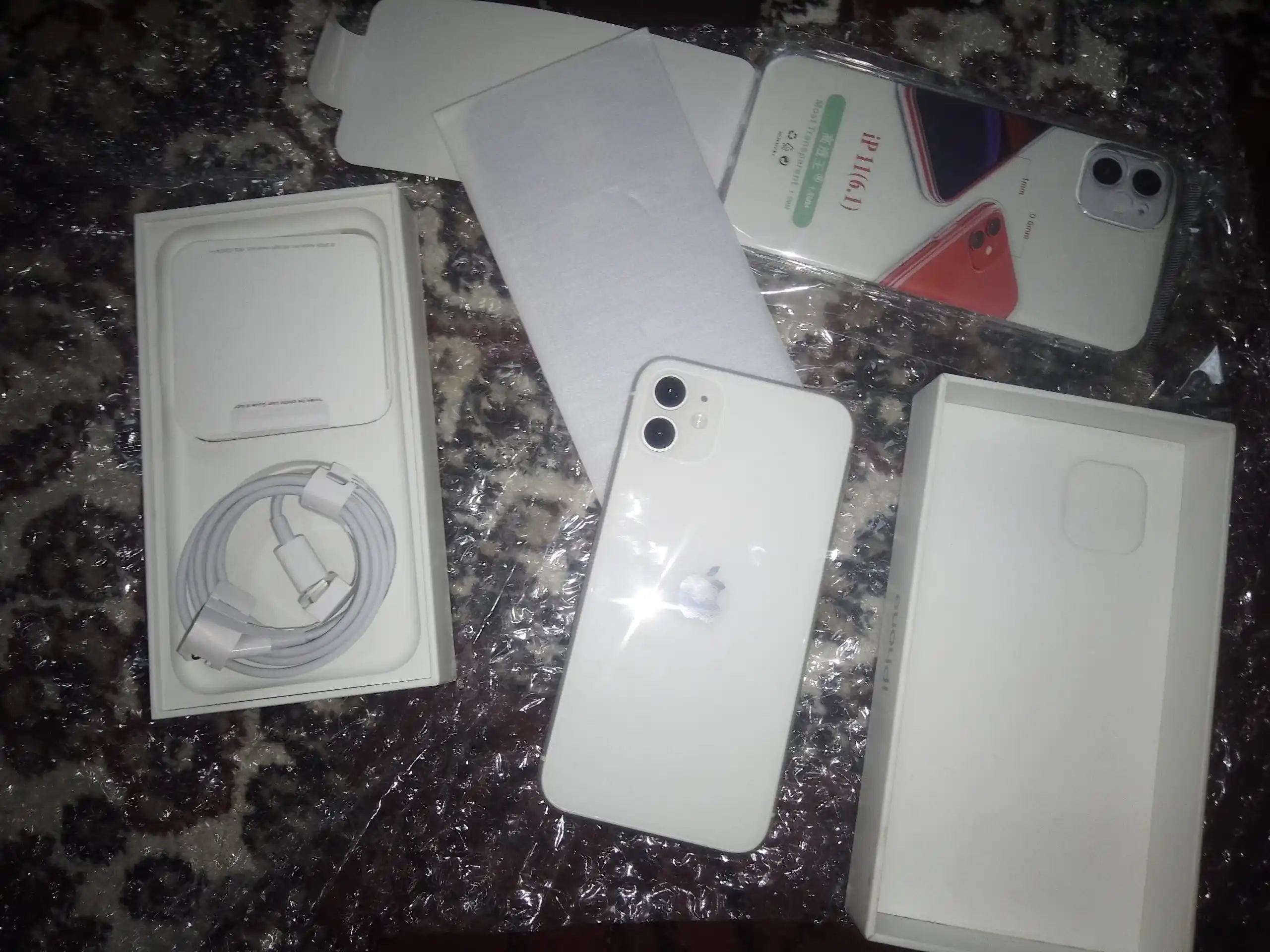 Смартфон Apple iPhone 11, 128, 256 ГБ Sim+Esim, чехол и стекло в подарок