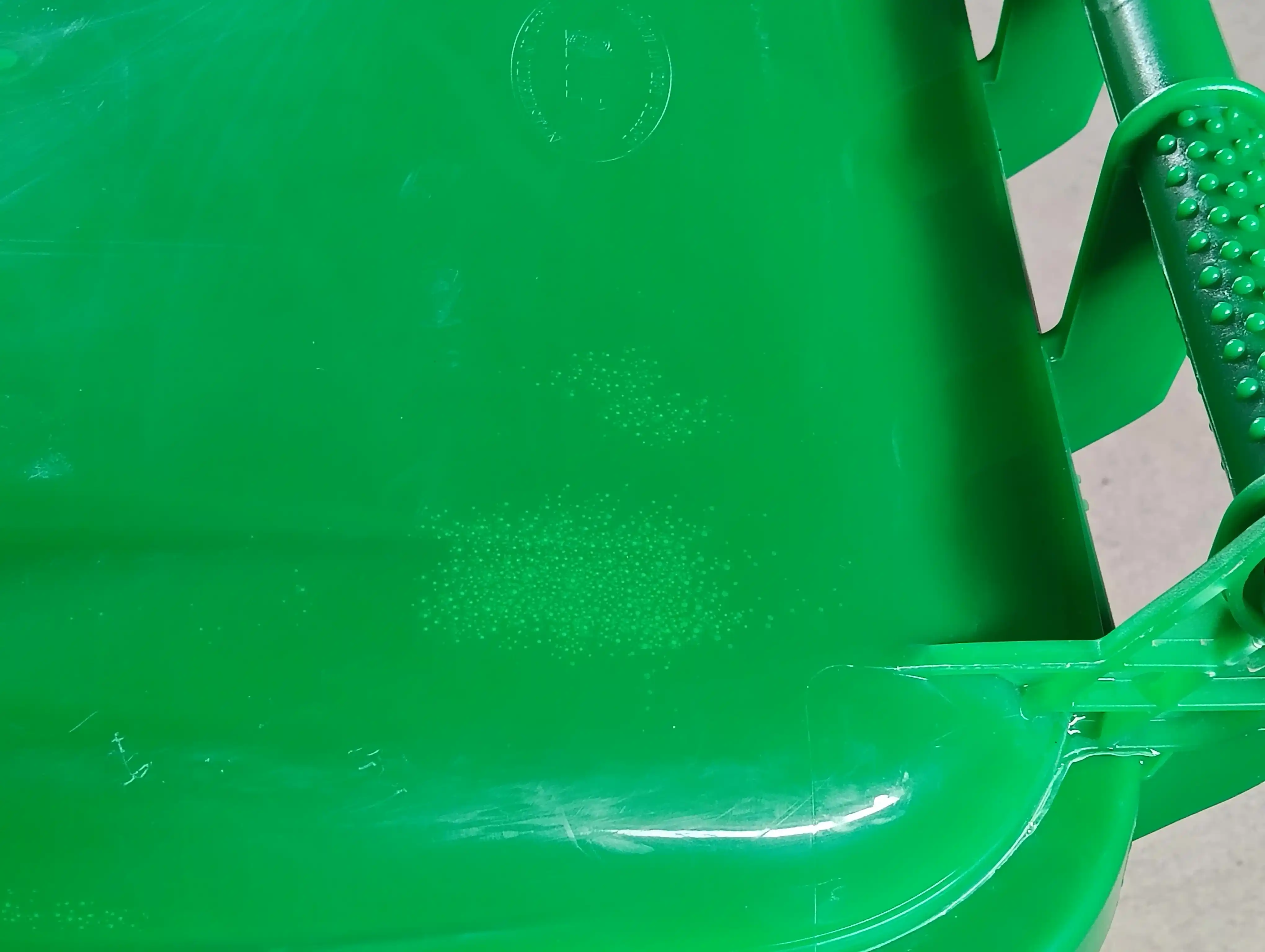 Chiqindi uchun plastik urna, chiqindi idishi, g'ildirakli