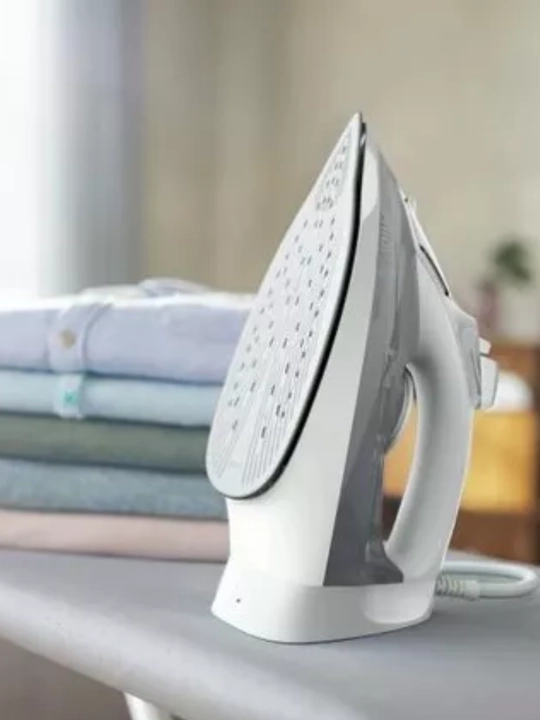 Uy uchun Philips bug‘li dazmol, kuchli bug‘ va vertikal bug‘lash funksiyasi