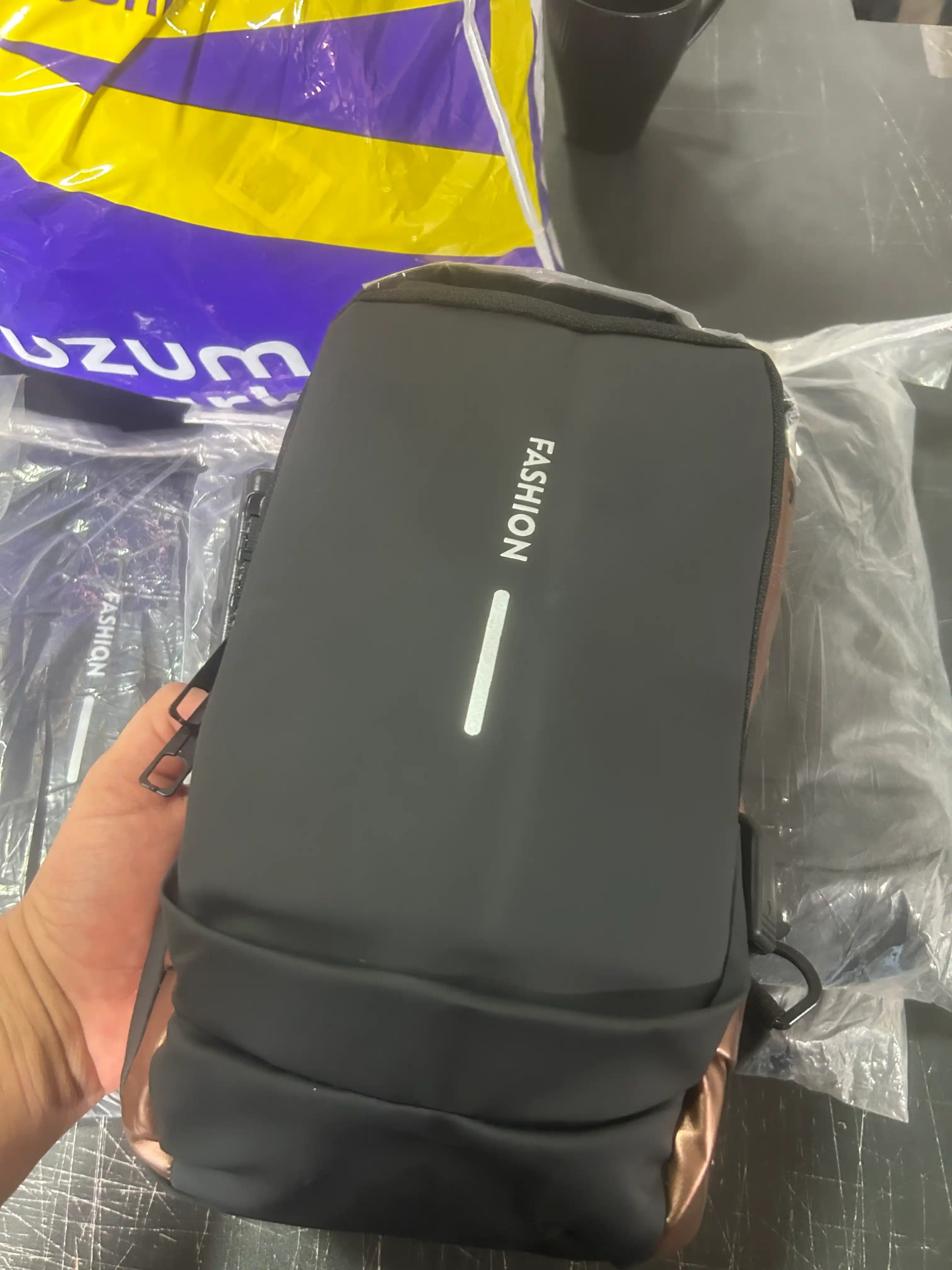 Erkaklar sumkasi, ayollar sumkasi, bel sumkasi, qulfli va USB quvvatlagichli, yelkaga osiladigan sumka