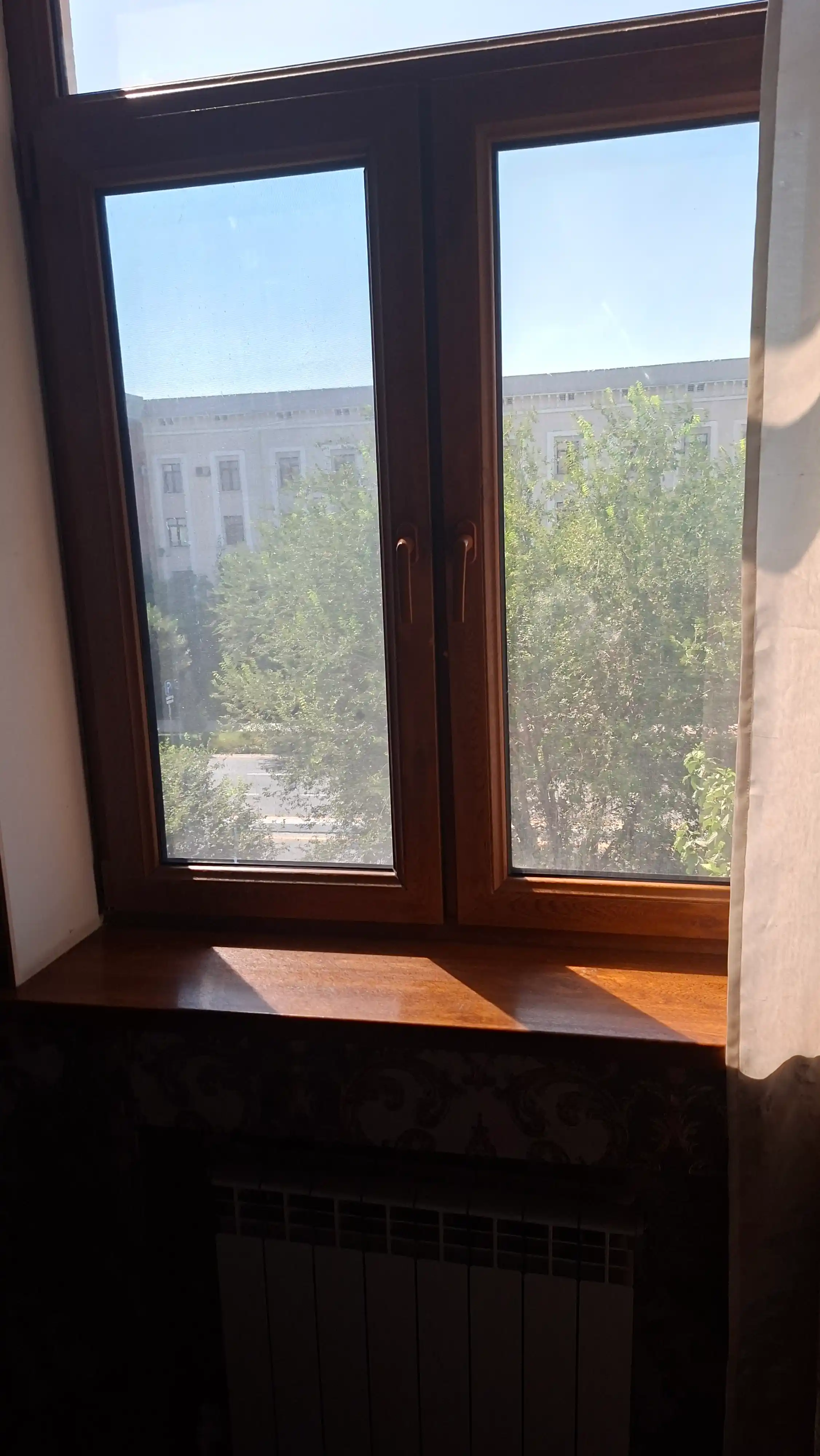 Derazalar uchun quyoshga qarshi oyna plyonkasi, 4 metr gacha