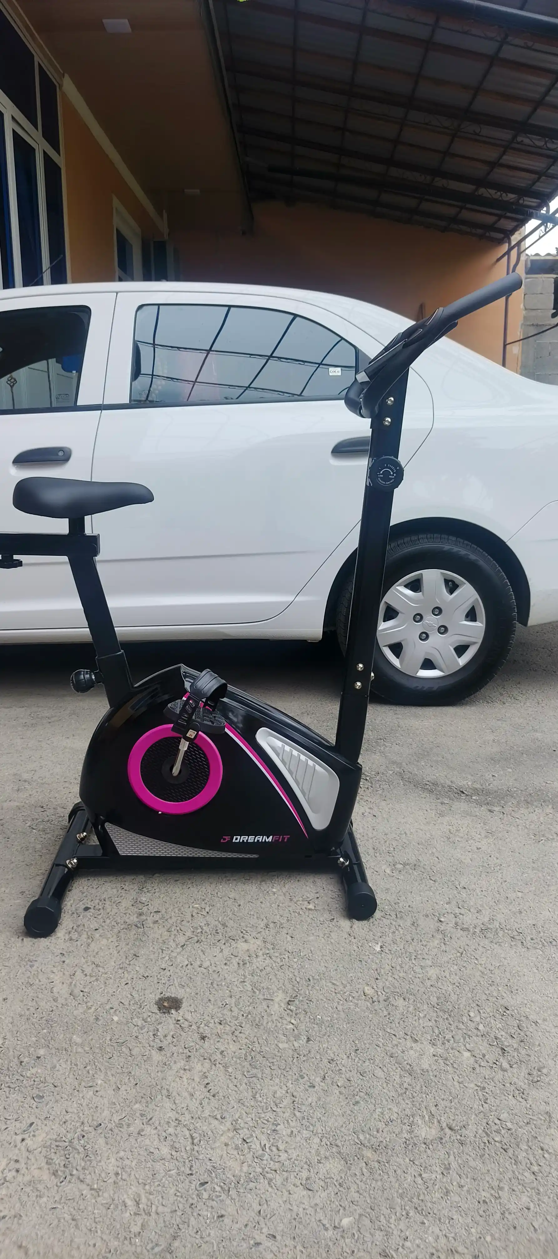 Велотренажер Dreamfit 122B-322B, для домашних кардиотренировок, 8 уровней нагрузки