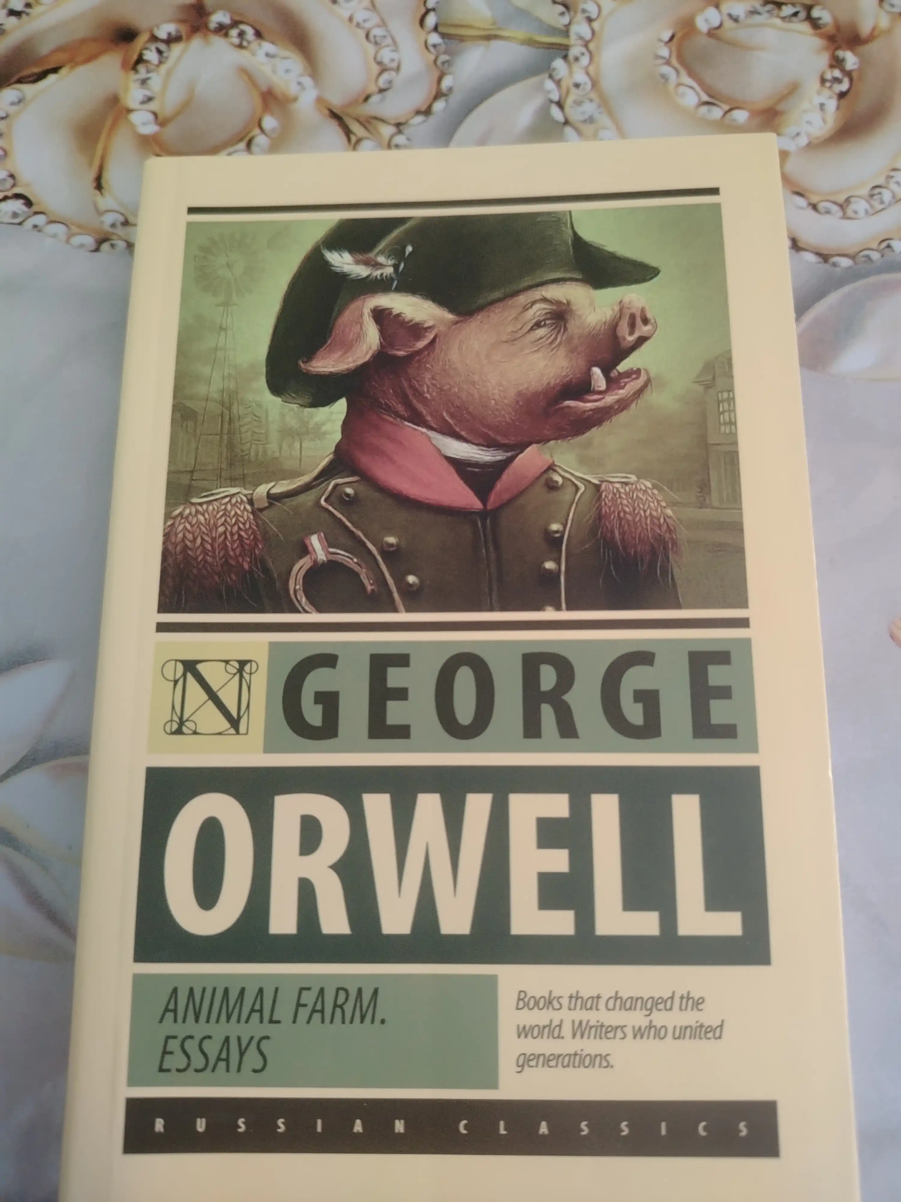Animal farm. Essays. George Orwell