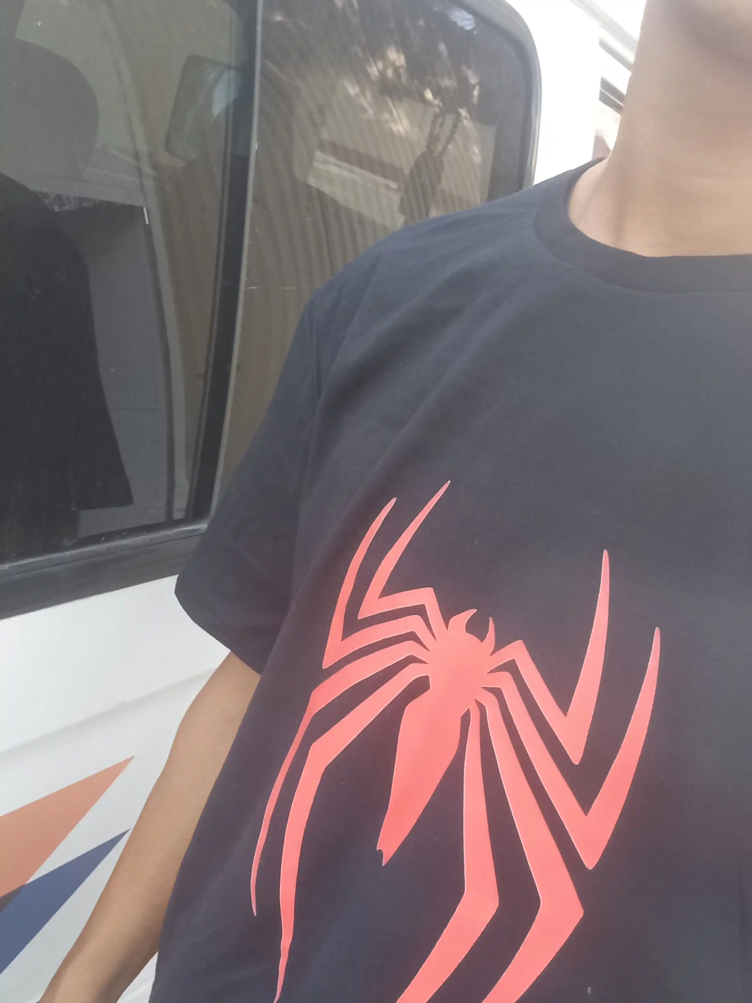 Erkaklar va ayollar uchun Spiderman futbolkasi bahor-yoz mavsumiga mo‘ljallangan