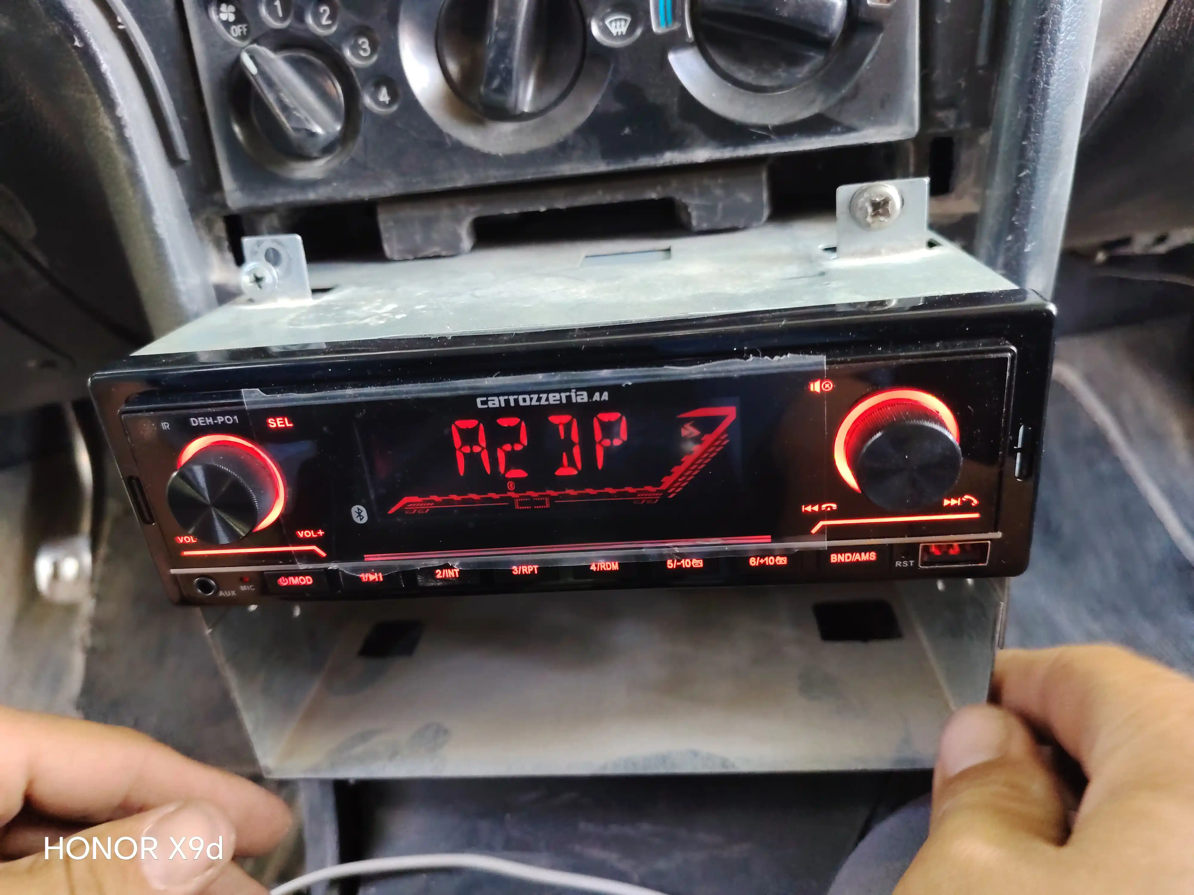 Автомагнитола Carrozzeria.AA DEH-P01 с Bluetooth, USB, AUX и FM-радио