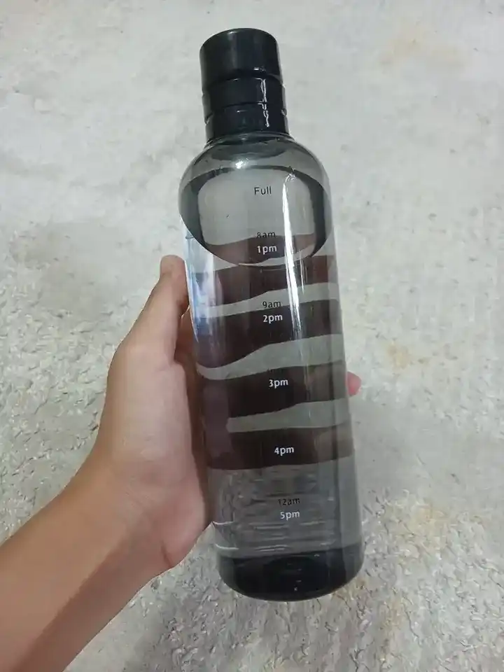 Suv uchun estetik plastik idish (butilka), o'lchov shkalasi bilan, 500 ml va 750 ml