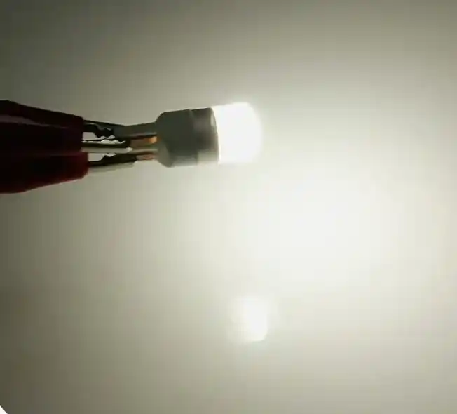 Avtomobil va skuterlar uchun universal diodli mini lampa