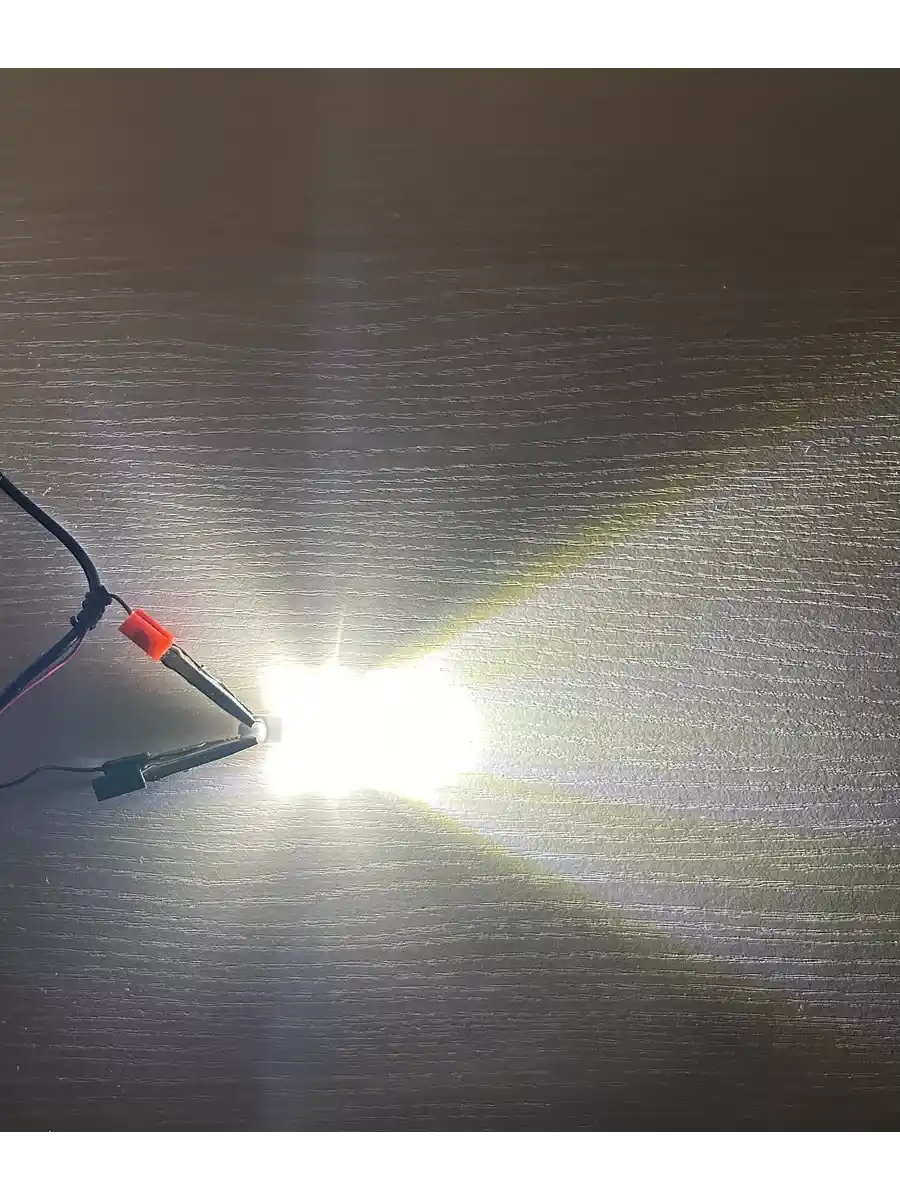 Avtomobil va skuterlar uchun universal diodli mini lampa