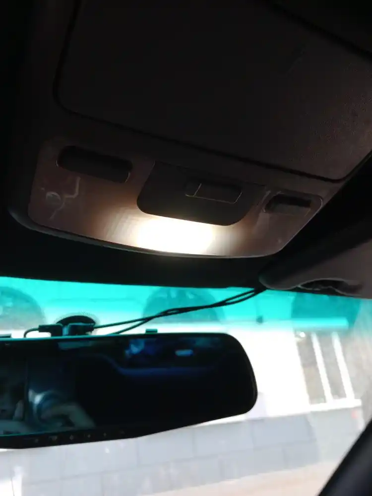 Avtomobil va skuterlar uchun universal diodli mini lampa