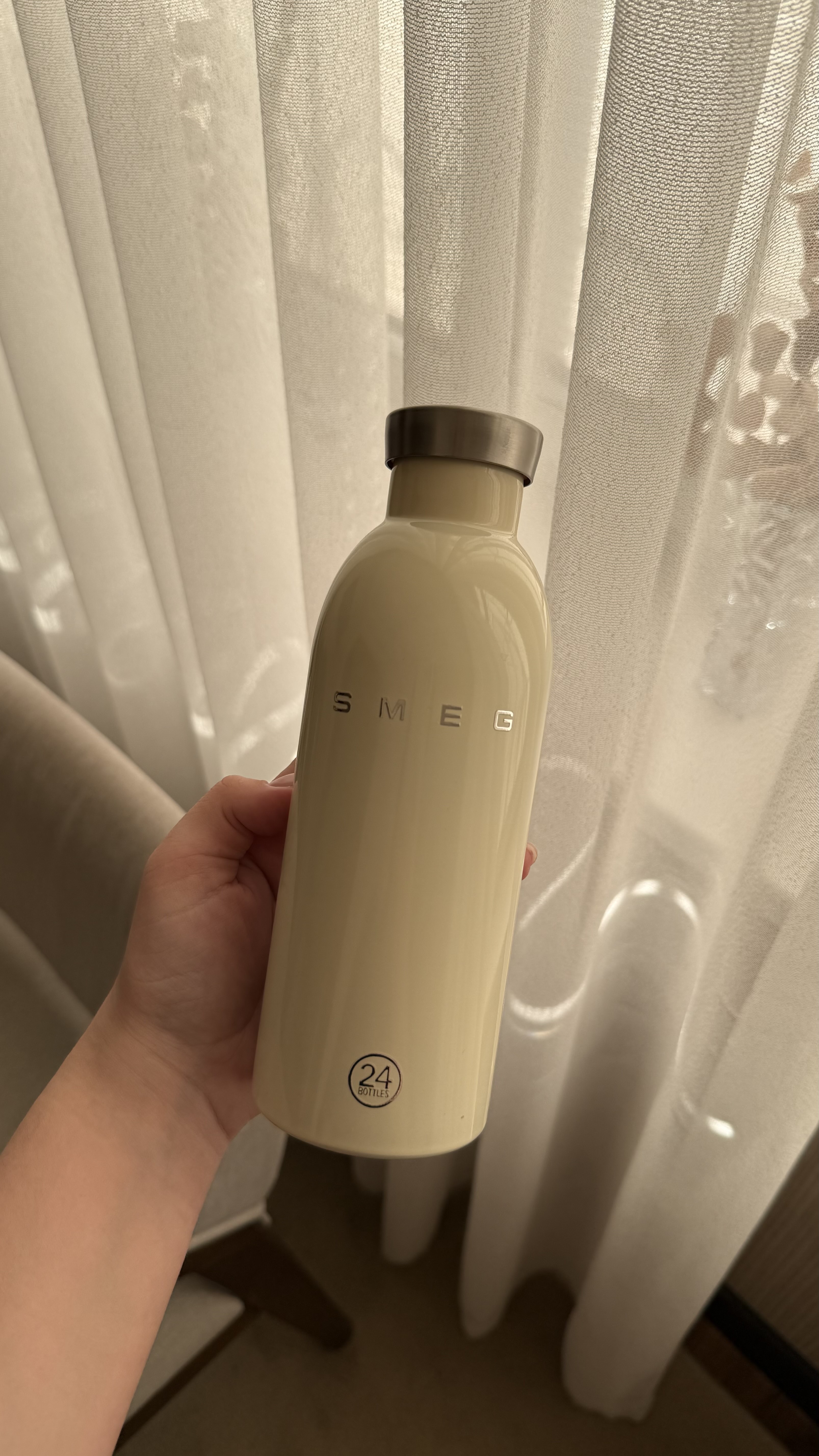 SMEG termobutilkasi, 24 Bottles model issiqlikni 12 soat, sovuqni 24 soat saqlaydi, 500 ml