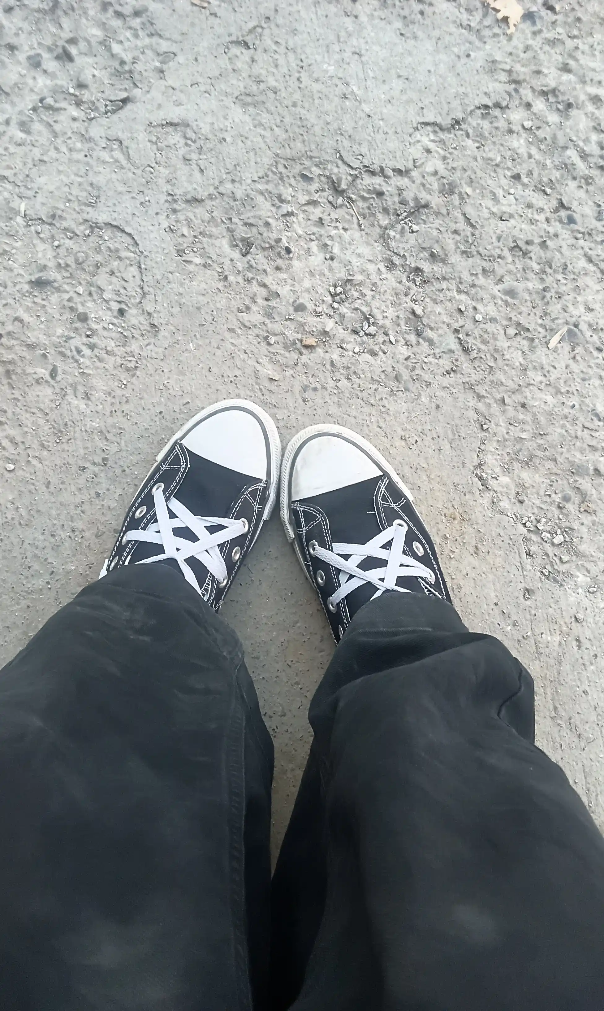 Kuz va bahor mavsumlari uchun mo‘ljallangan Converse sport kedalari, 1 o‘lcham kattaroq bo‘lishi tavsiya etiladi