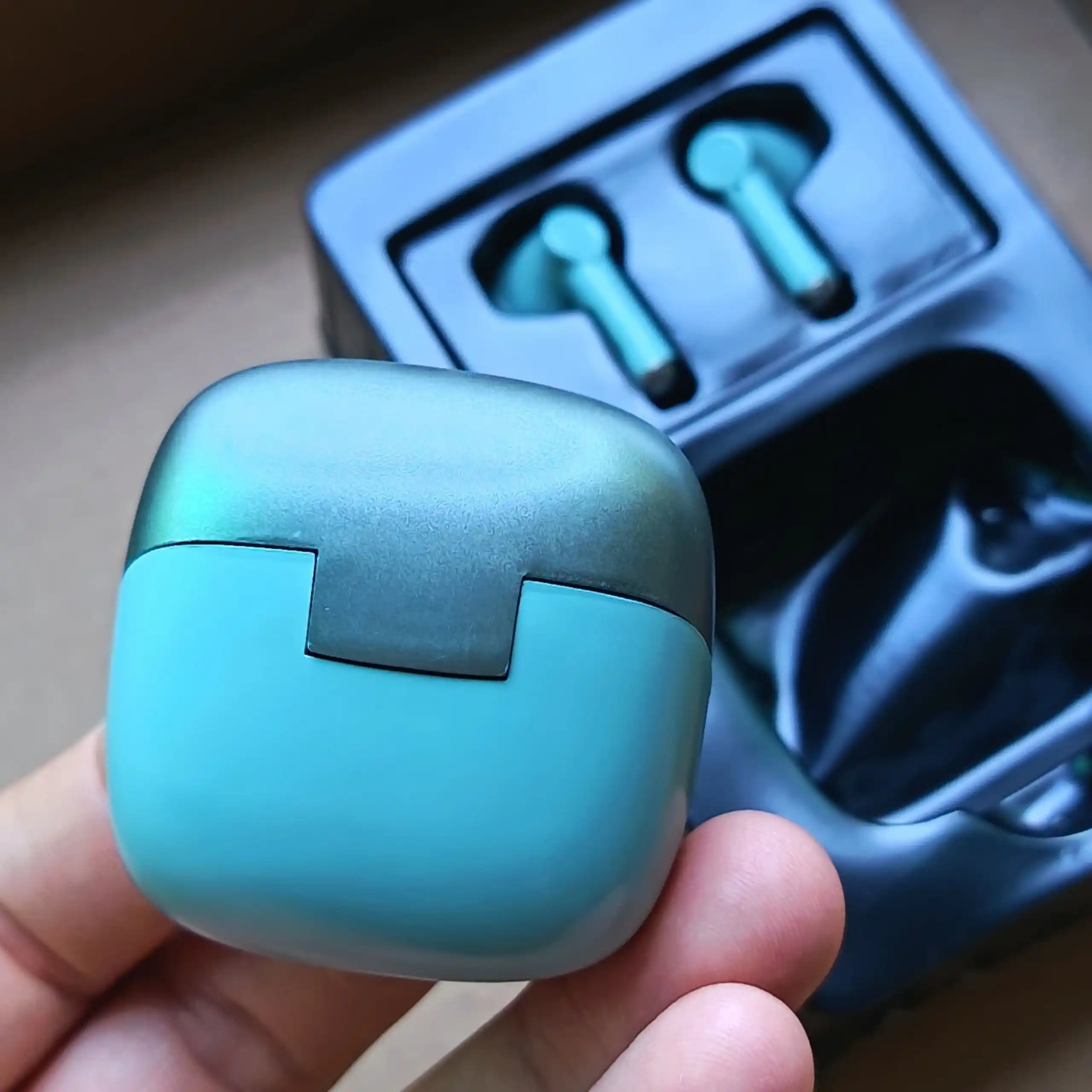 Simsiz, sensorli bluetooth quloqchinlar iPhone va Android uchun 2026