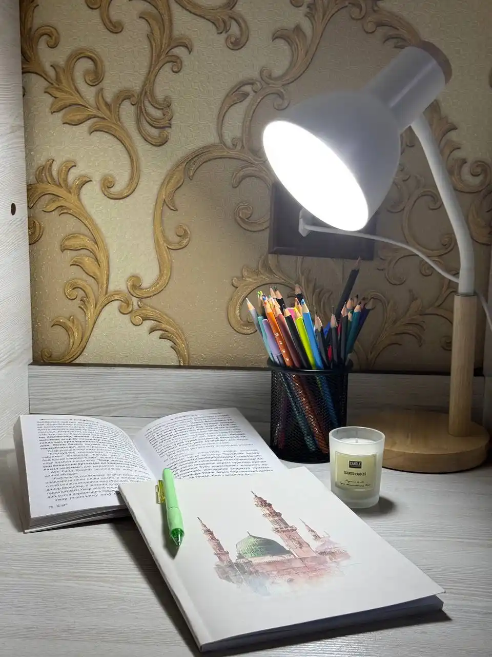 Stol lampasi. Uy va ofis uchun almashtirib bo‘lmaydigan narsa