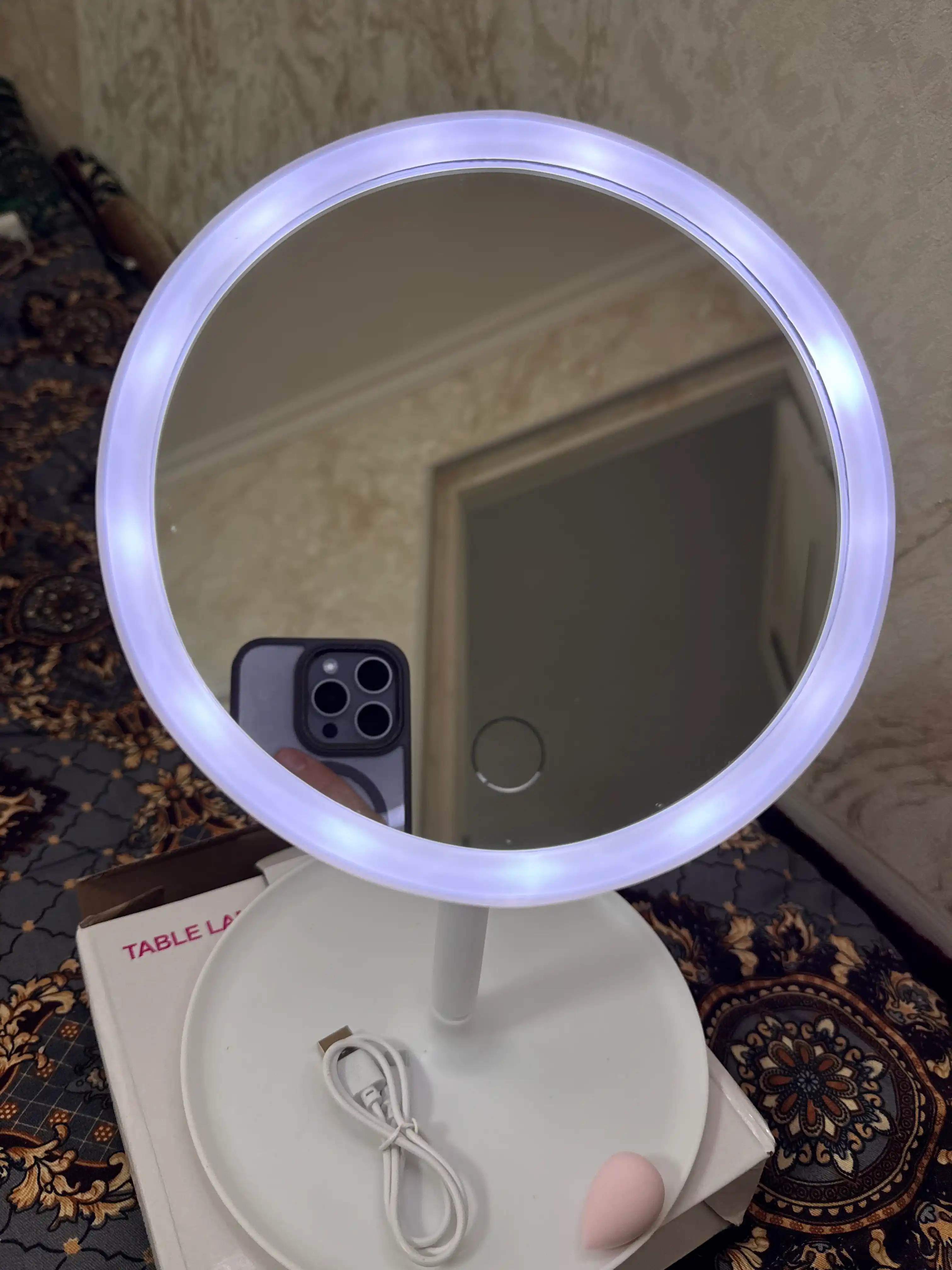 LED yoritgichli kosmetik stol oynasi - bo'yanish uchun yoritish