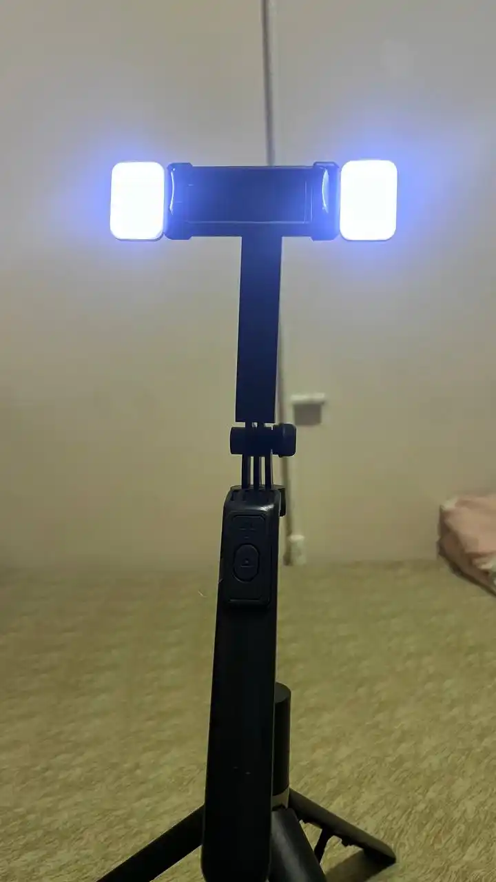 Монопод-трипод R16D для телефона, Bluetooth-пульт, 2 LED-подсветки,селфи палка,штатив