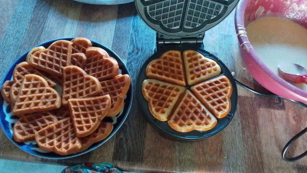 Vafelnitsa+sendvichnitsa+gril, 800-1400Vt, 2 tomon qizish, yopishmaydigan vafli pishirgich