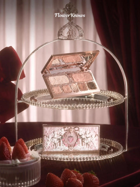 Палетка Flower Knows Strawberry Cupid 7 цветов: тени, румяна и хайлайтер, 14 г