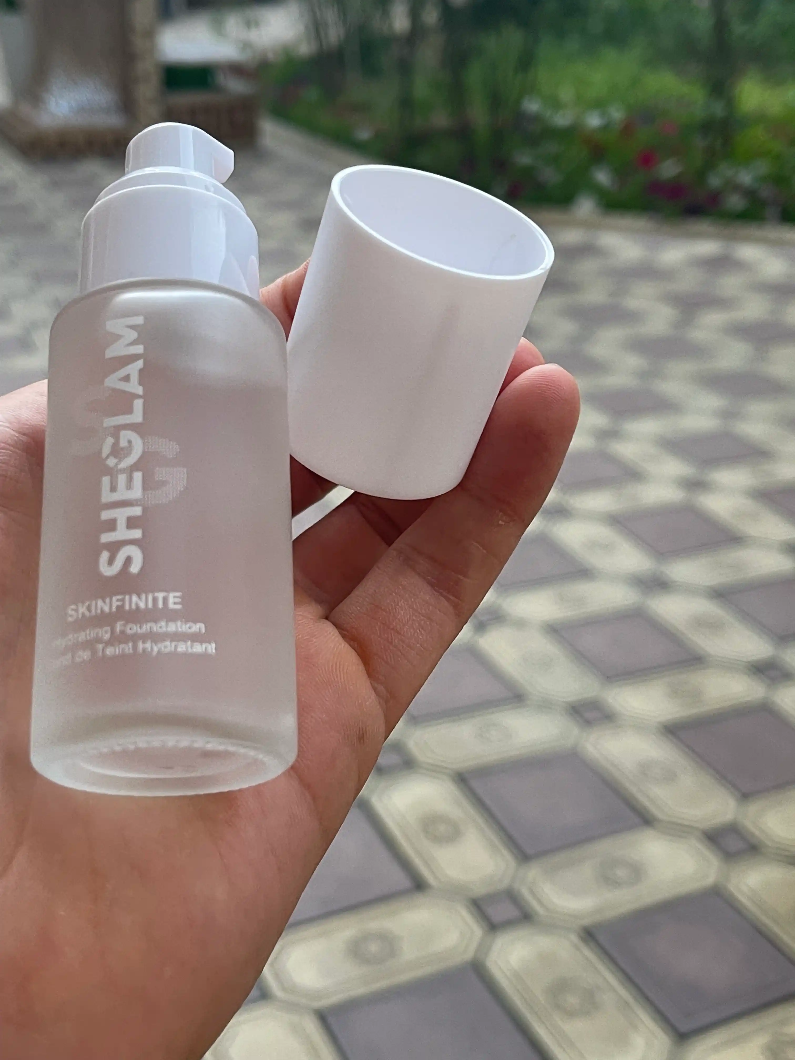Sheglam makiyaj uchun asos, yuz uchun namlovchi tonal krem SKINFINITE 40 ml