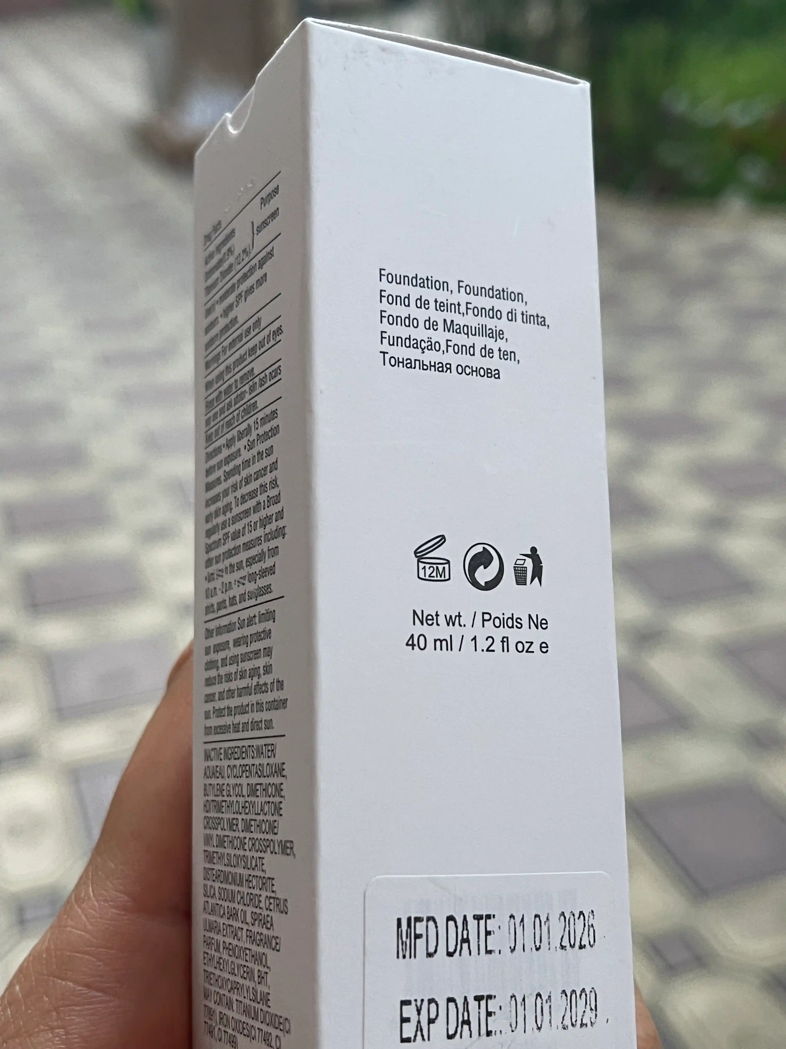 Sheglam makiyaj uchun asos, yuz uchun namlovchi tonal krem SKINFINITE 40 ml