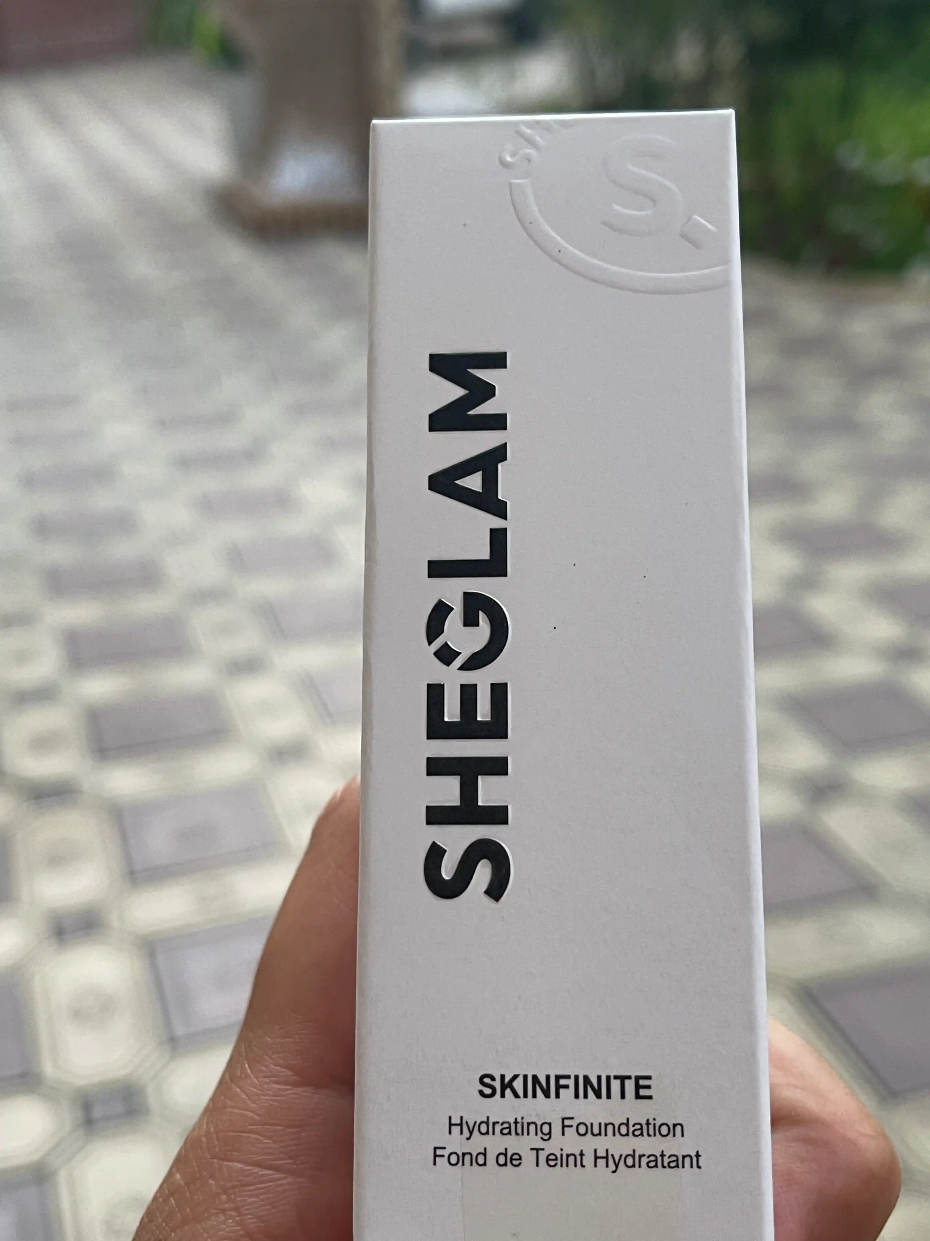 Sheglam makiyaj uchun asos, yuz uchun namlovchi tonal krem SKINFINITE 40 ml
