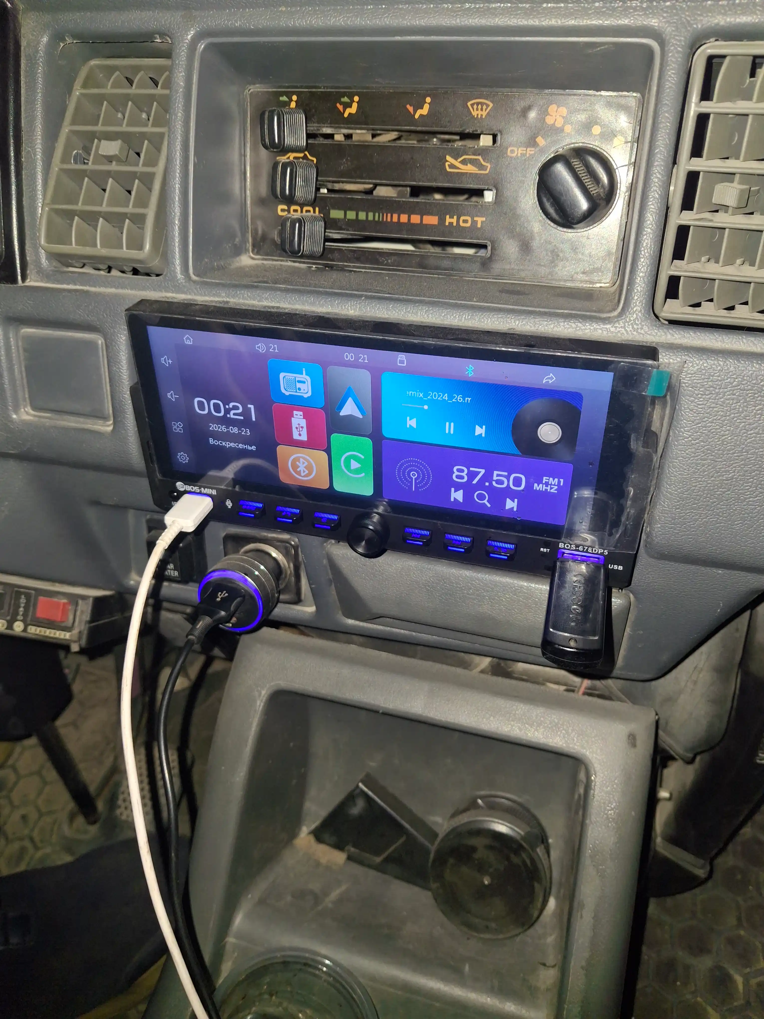 BOS-MINI BOS-678DP5 6.86" MP5 avtomagnitola CarPlay Android Auto Wi-Fi