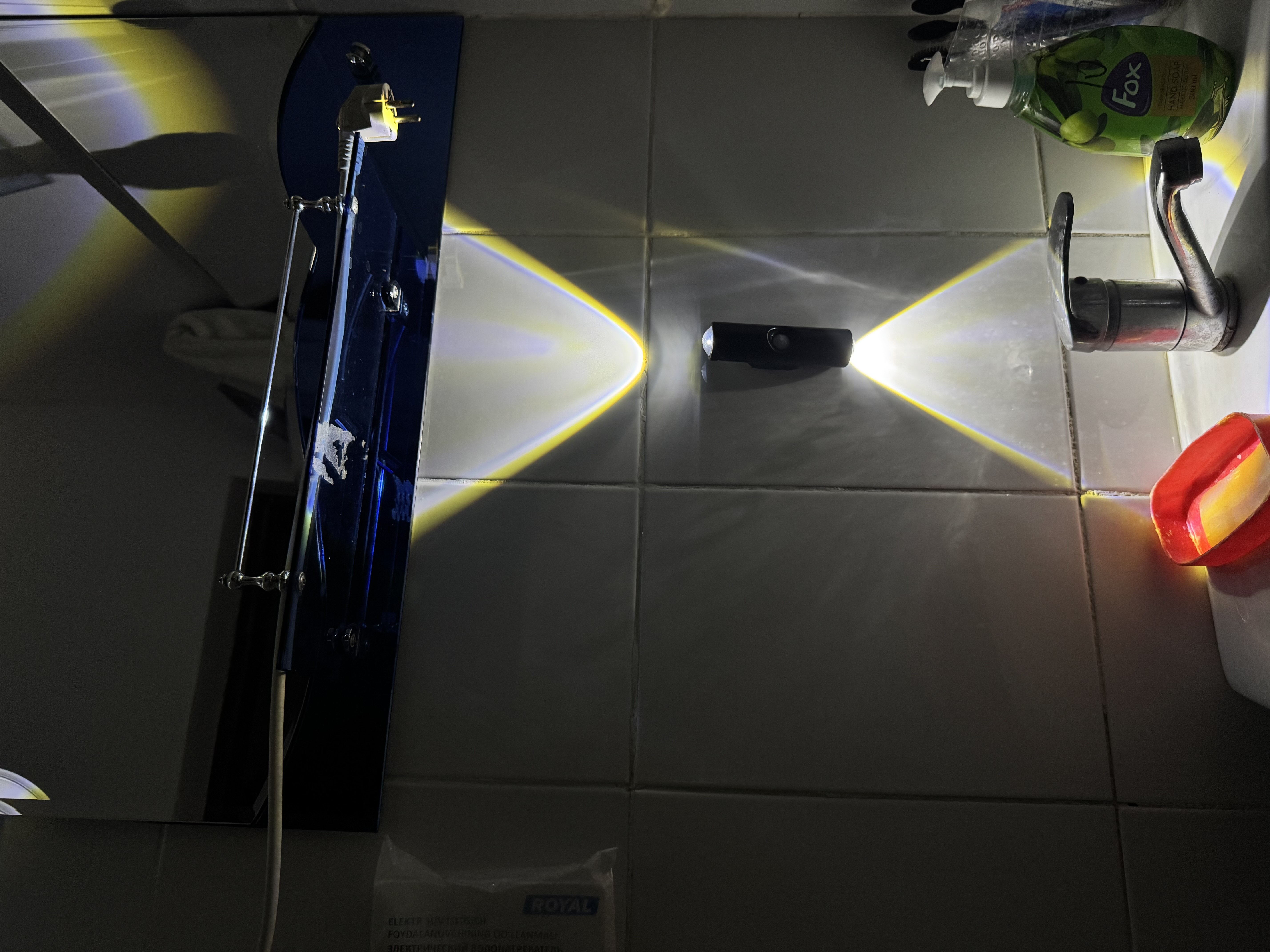 Harakat sensoriga ega aqlli tungi yoritgich: RGB va ikki rangli, simsiz