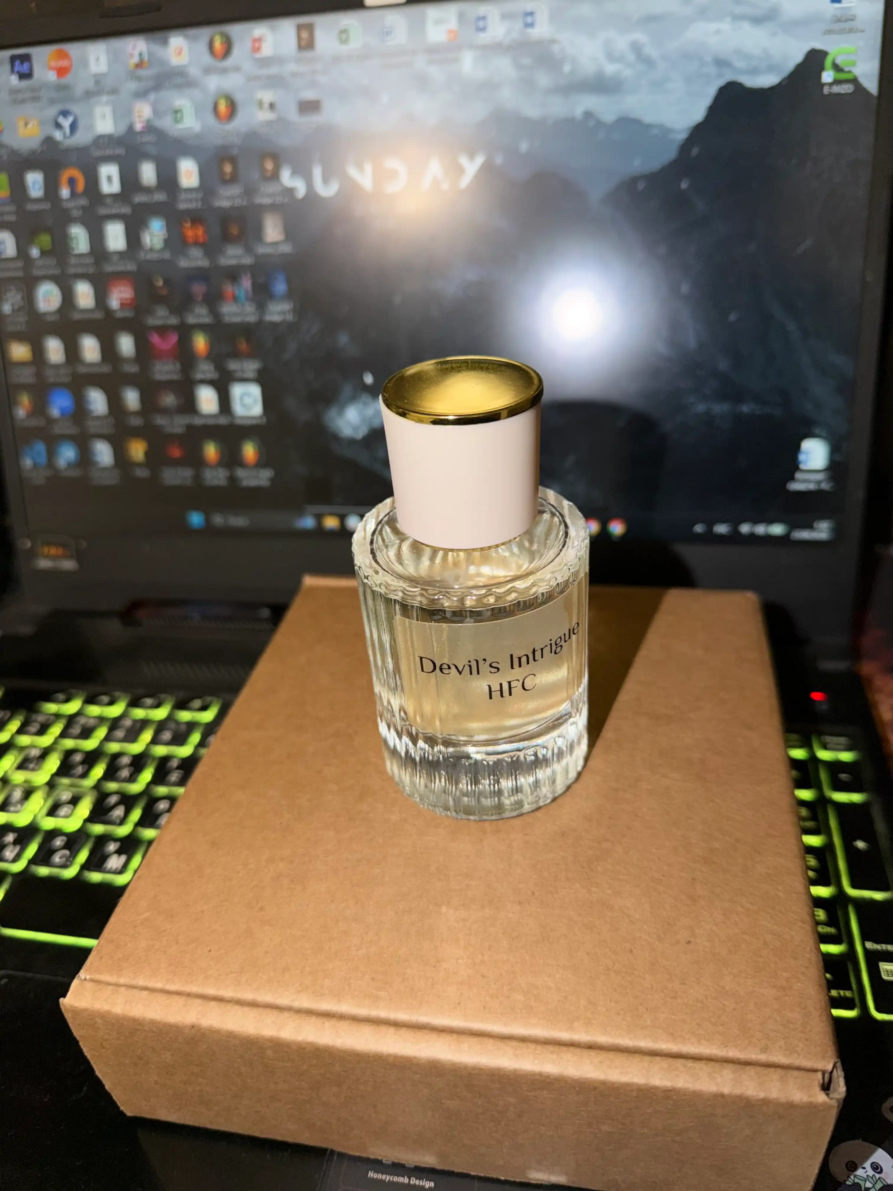 Erkaklar parfyumlari Velaris 30 ml