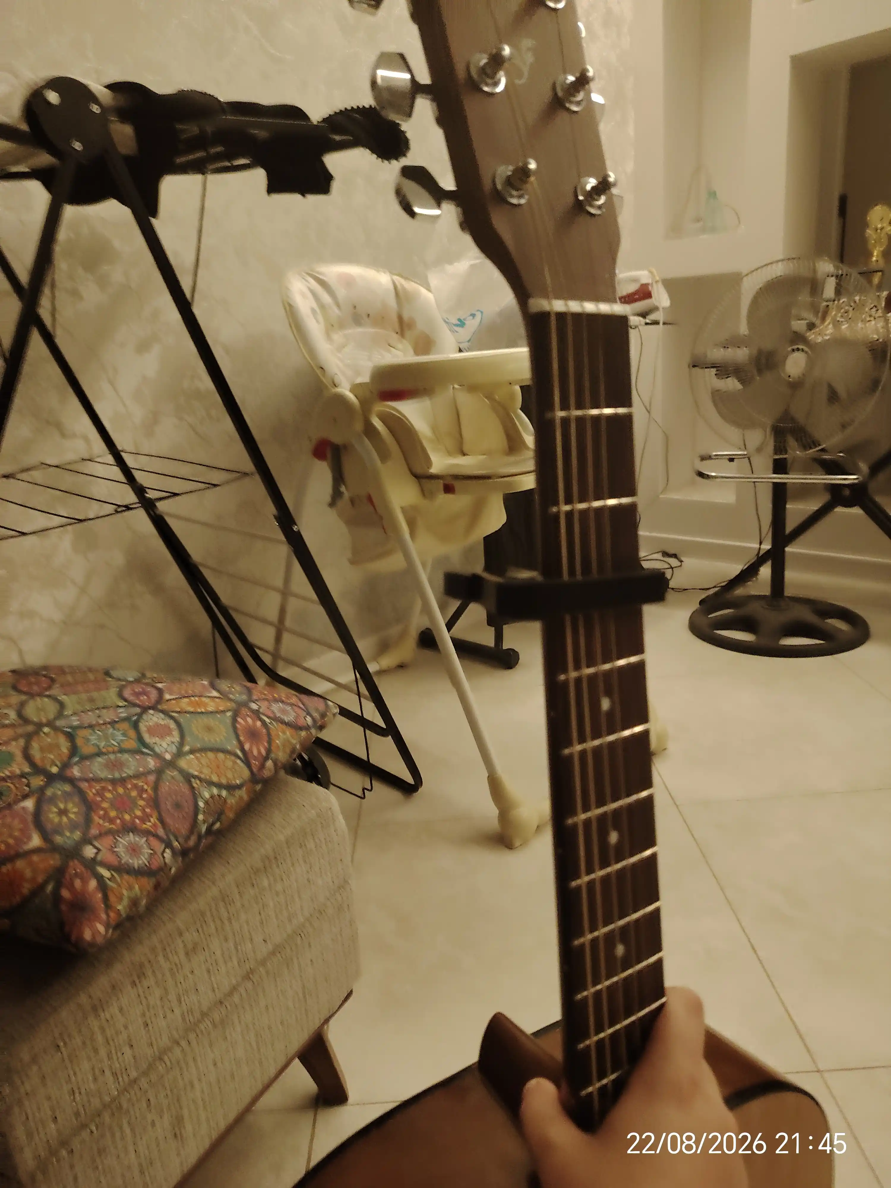 Akustik, elektr gitara va ukulele uchun universal kapodastr, torlar qisqichi