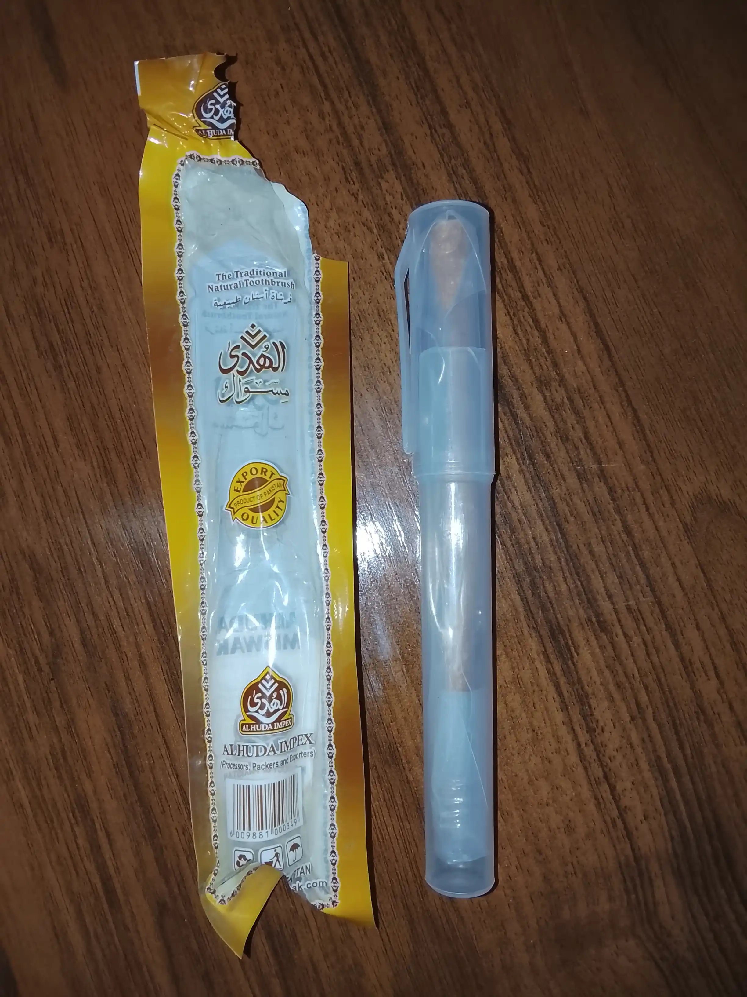 Tish cho'tkasi Misvok, misvak sewah, tishni mustahkamlaydi va oqartiruvchi hususiyatga ega