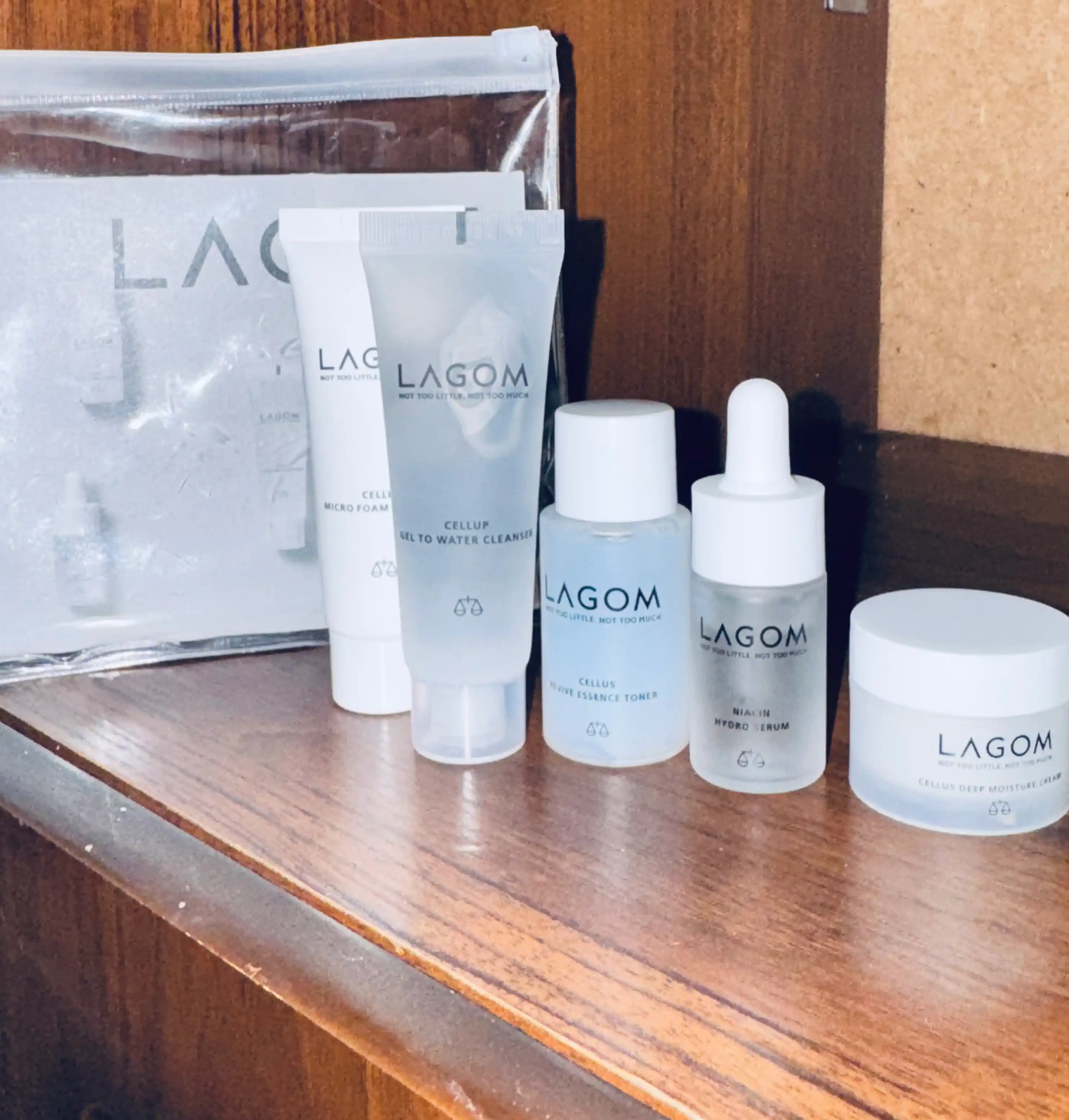 LAGOM TRAVEL KIT kosmetik vositalar to‘plami