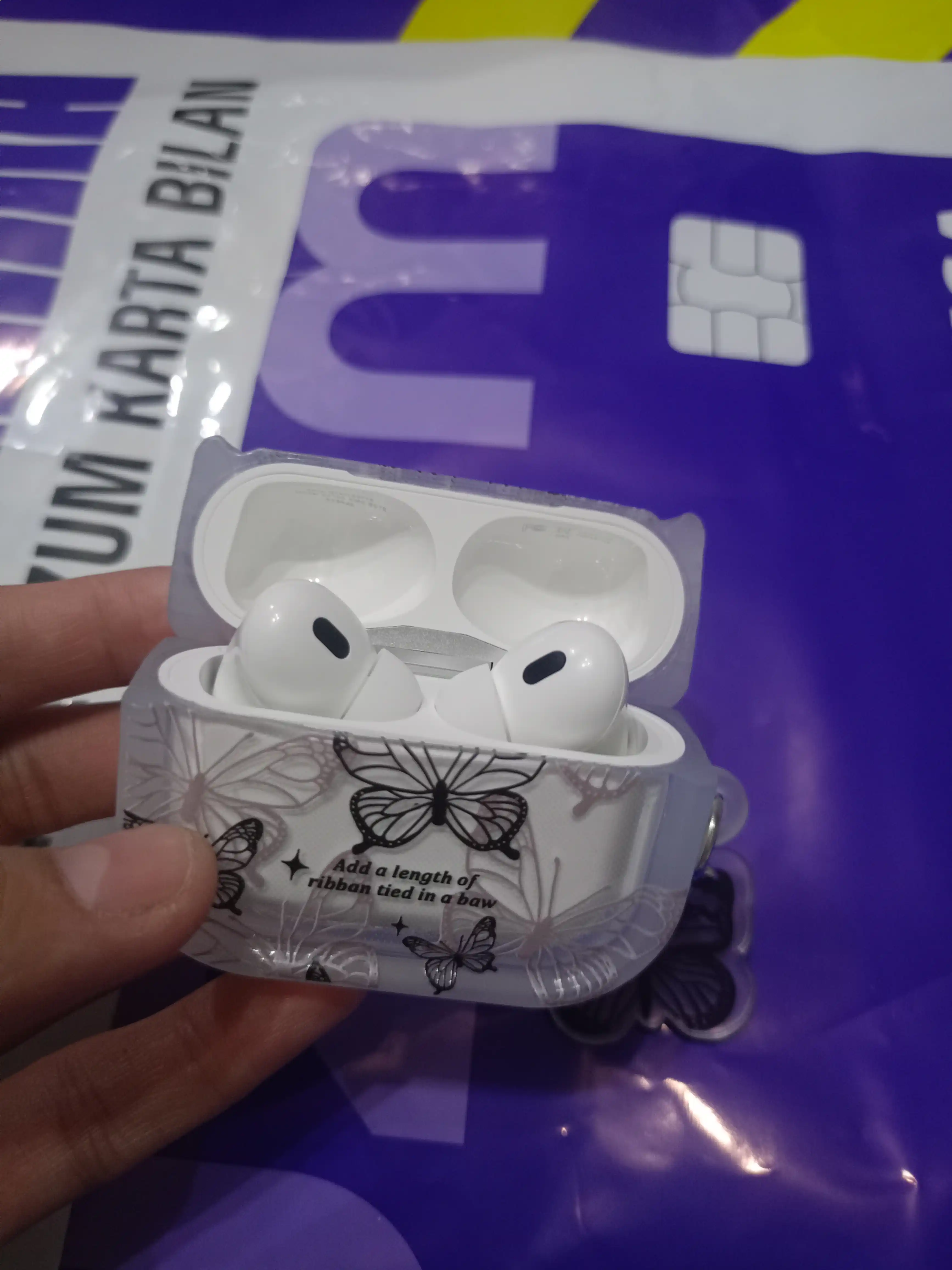 Стильный чехол для AirPods Pro, AirPods Pro 2, AirPods 3, AirPods 4 с карабином