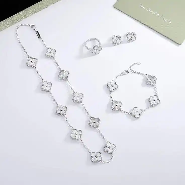 VAN CLEEF, ювелирный набор: кольцо, серьги, цепочка, браслет — для вашего осеннего образа